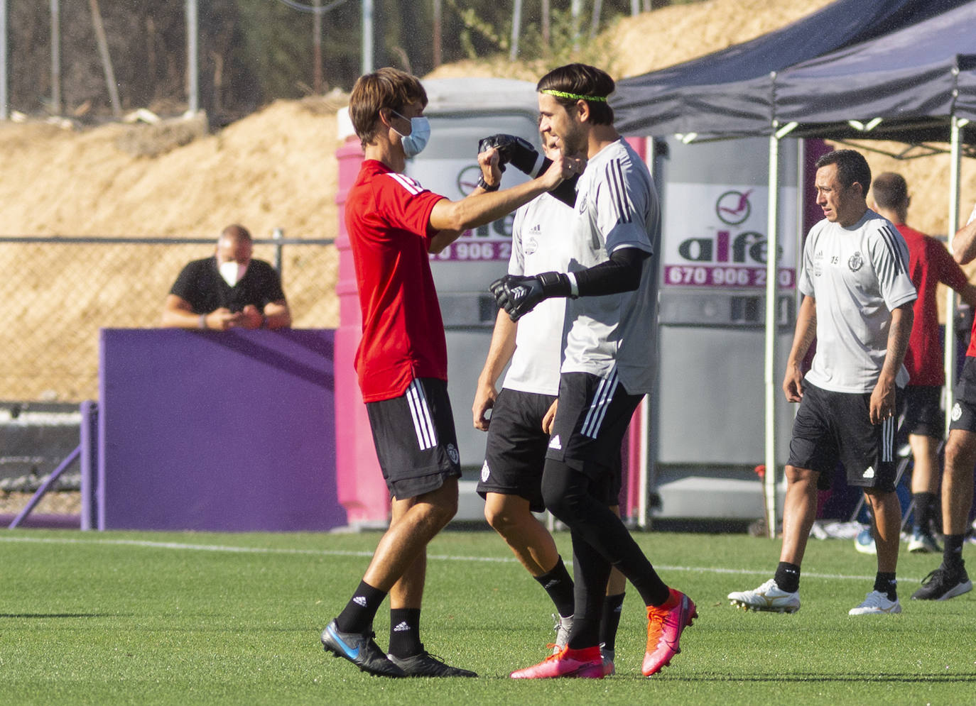 La plantilla del Real Valladolid ha entrenado esta mañana en los Anexos del estadio José Zorrilla. 