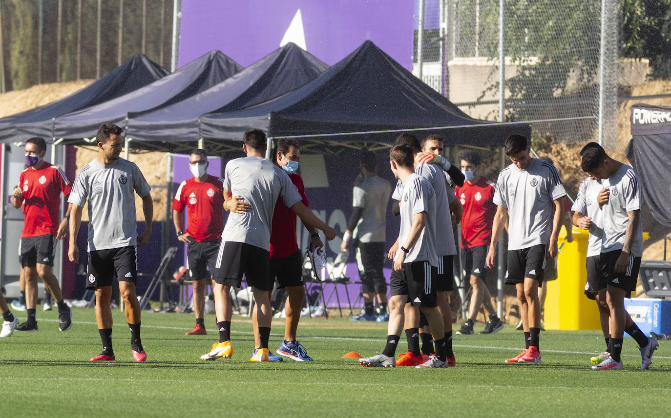 La plantilla del Real Valladolid ha entrenado esta mañana en los Anexos del estadio José Zorrilla. 