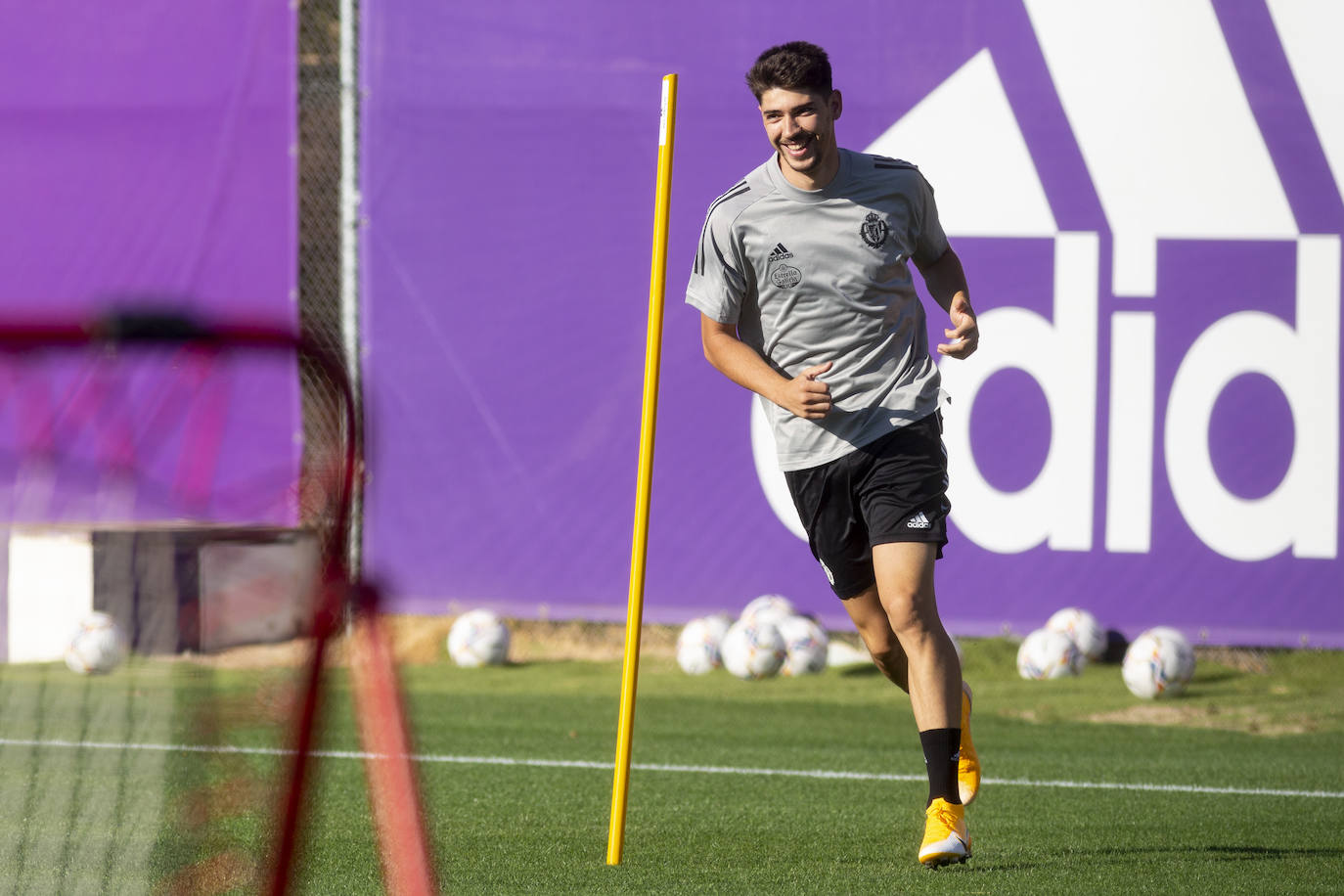 La plantilla del Real Valladolid ha entrenado esta mañana en los Anexos del estadio José Zorrilla. 