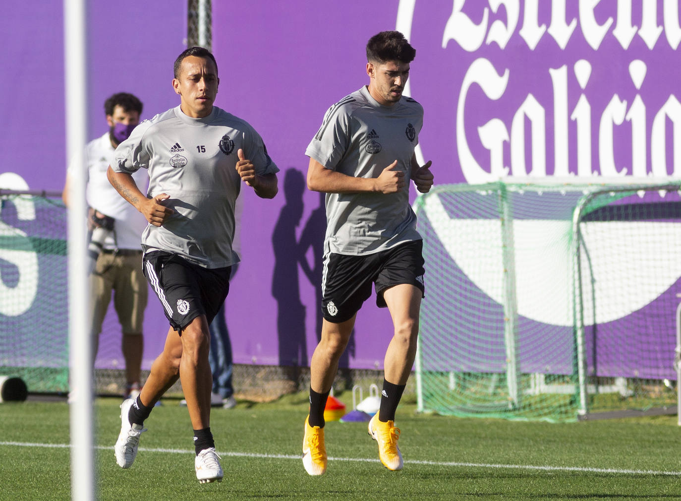 La plantilla del Real Valladolid ha entrenado esta mañana en los Anexos del estadio José Zorrilla. 