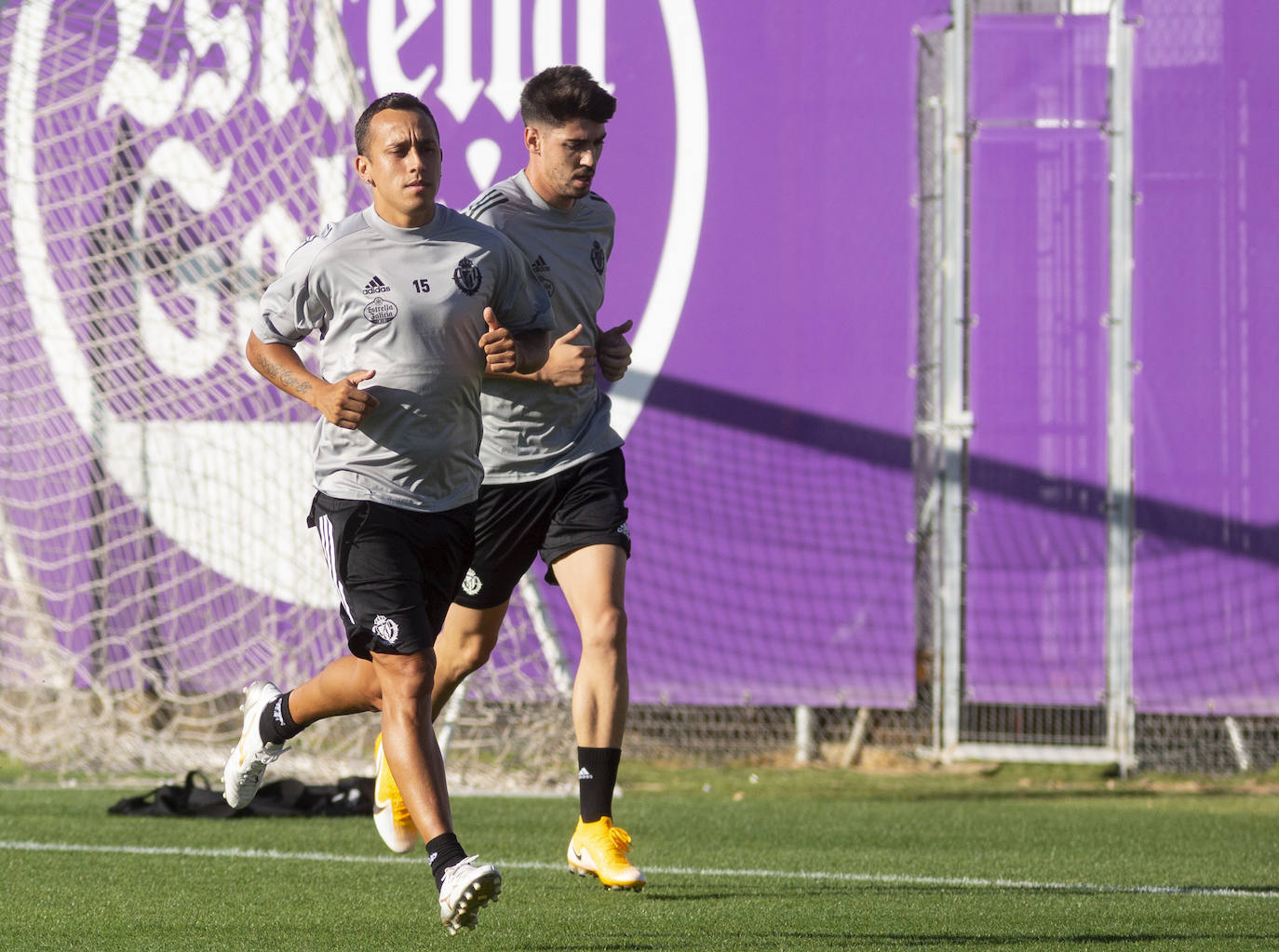 La plantilla del Real Valladolid ha entrenado esta mañana en los Anexos del estadio José Zorrilla. 