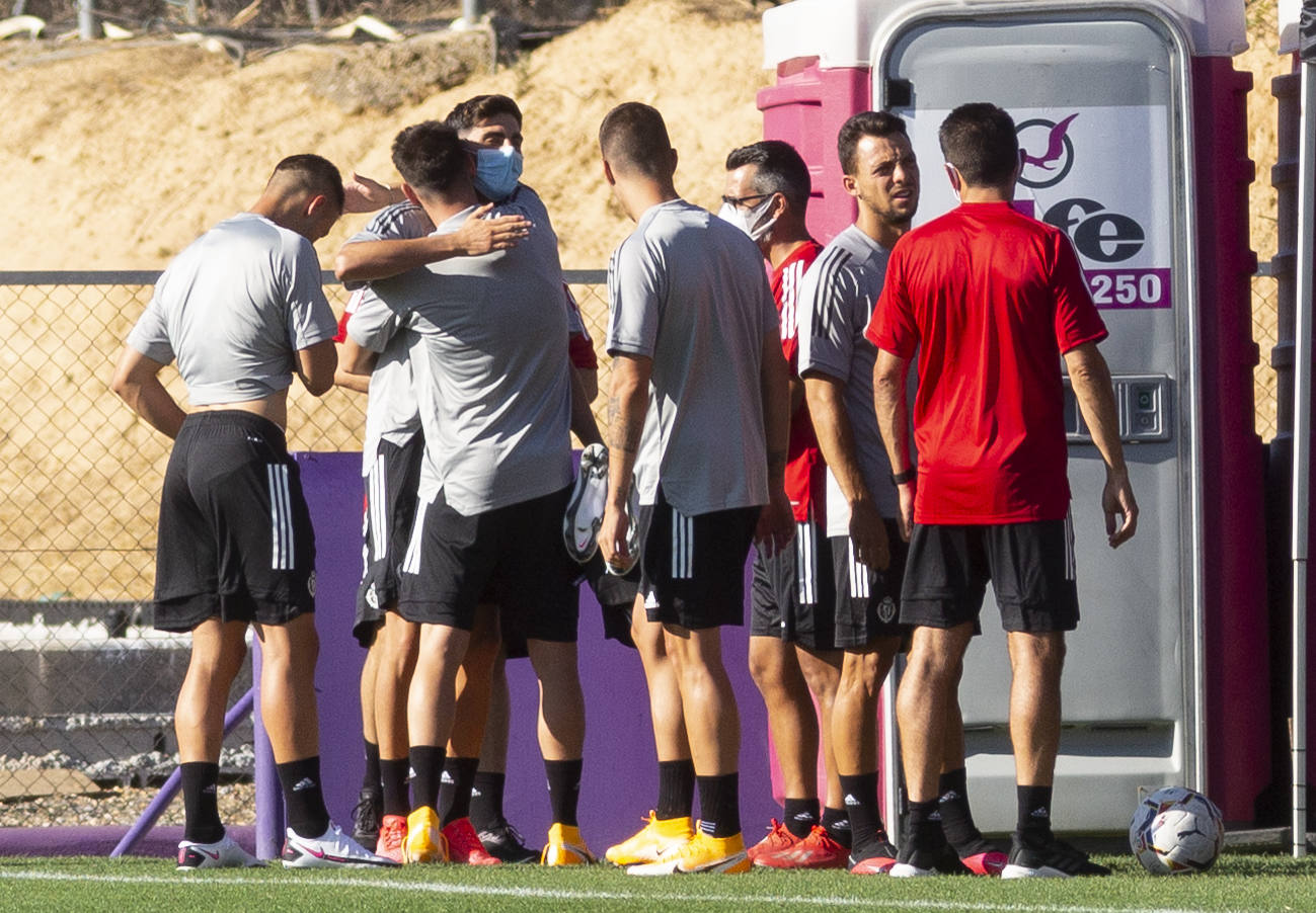 La plantilla del Real Valladolid ha entrenado esta mañana en los Anexos del estadio José Zorrilla. 