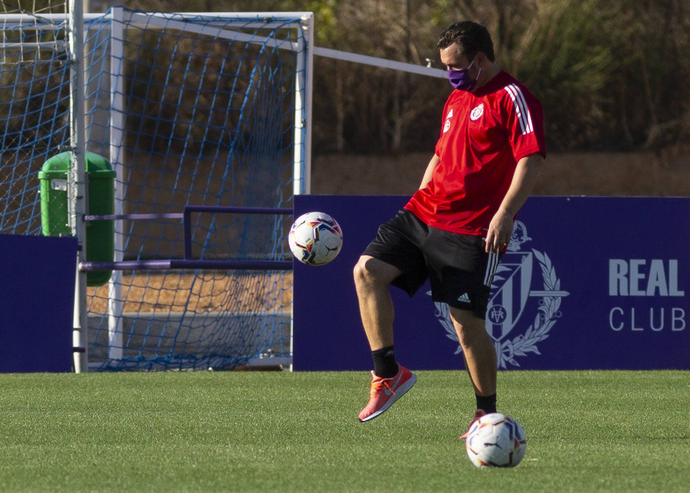 La plantilla del Real Valladolid ha entrenado esta mañana en los Anexos del estadio José Zorrilla. 