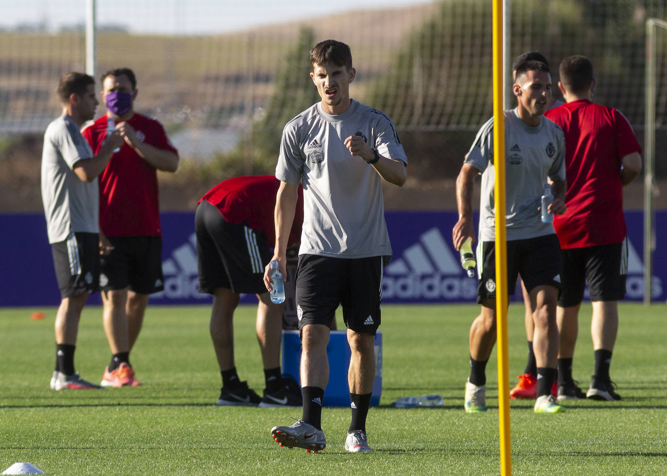 La plantilla del Real Valladolid ha entrenado esta mañana en los Anexos del estadio José Zorrilla. 
