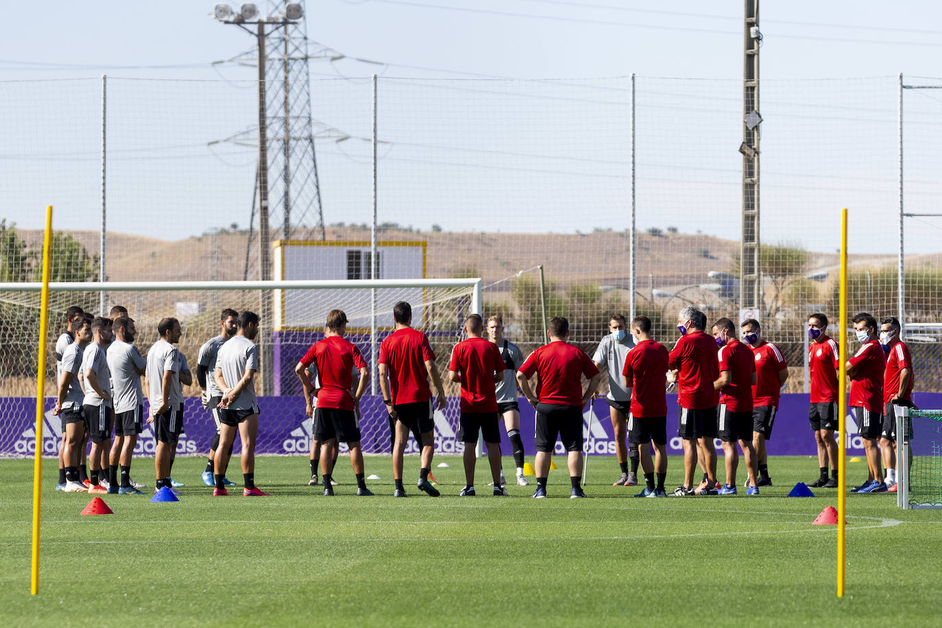 La plantilla del Real Valladolid ha entrenado esta mañana en los Anexos del estadio José Zorrilla. 
