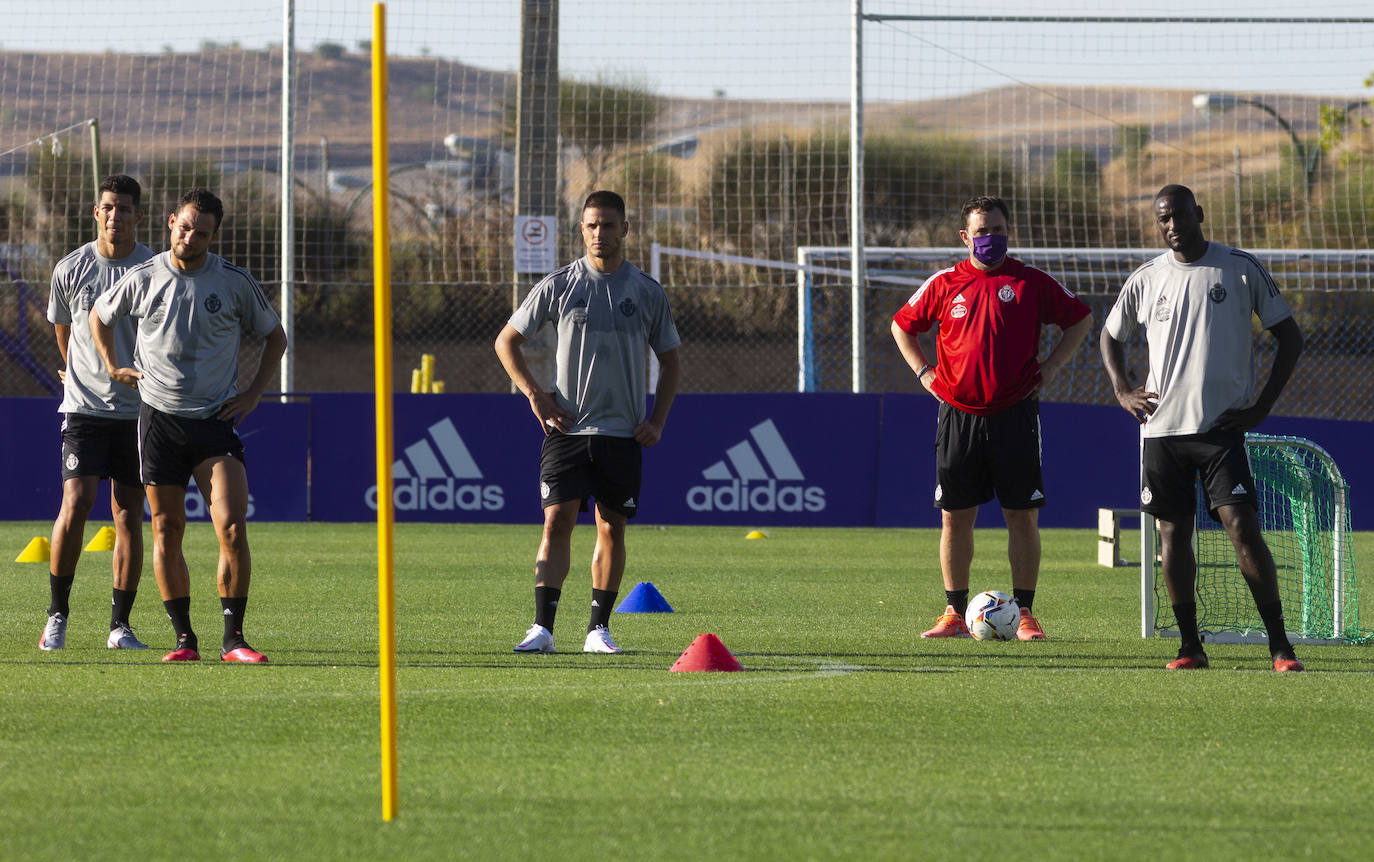 La plantilla del Real Valladolid ha entrenado esta mañana en los Anexos del estadio José Zorrilla. 