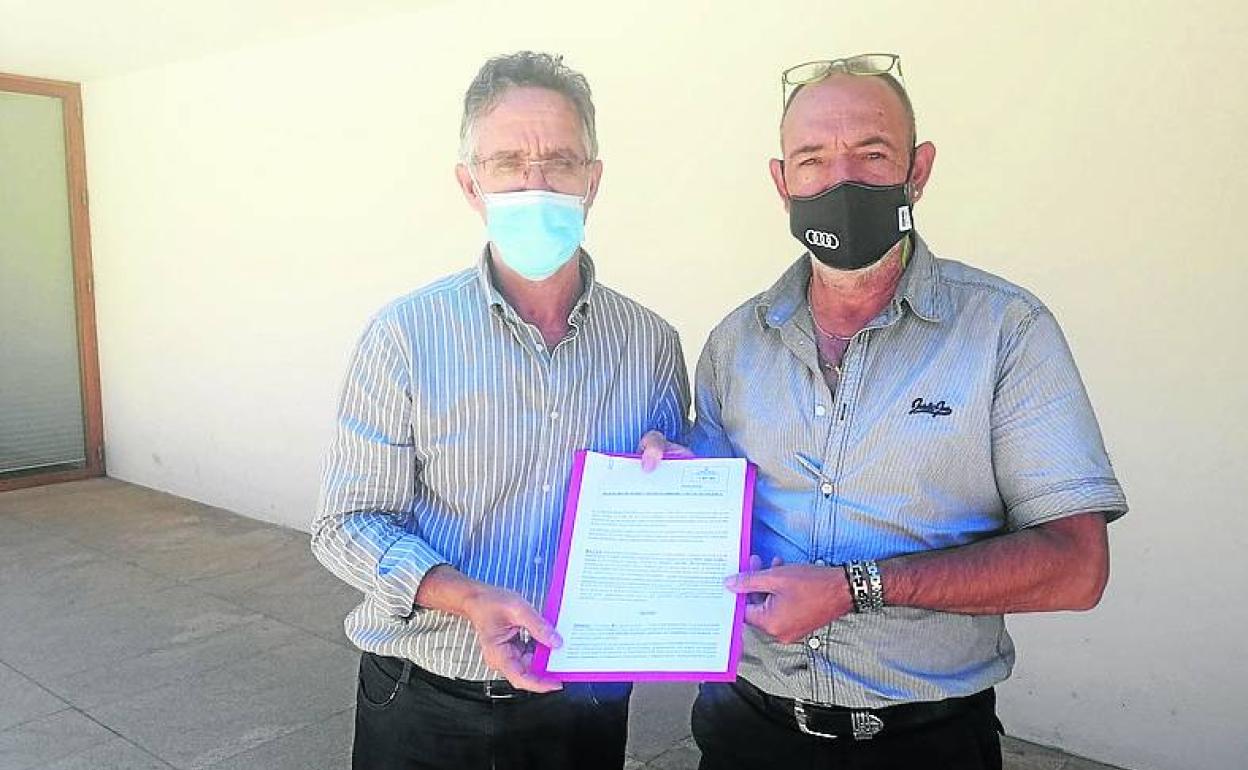 Gonzalo Pérez y Miguel Ángel García, con la denuncia.