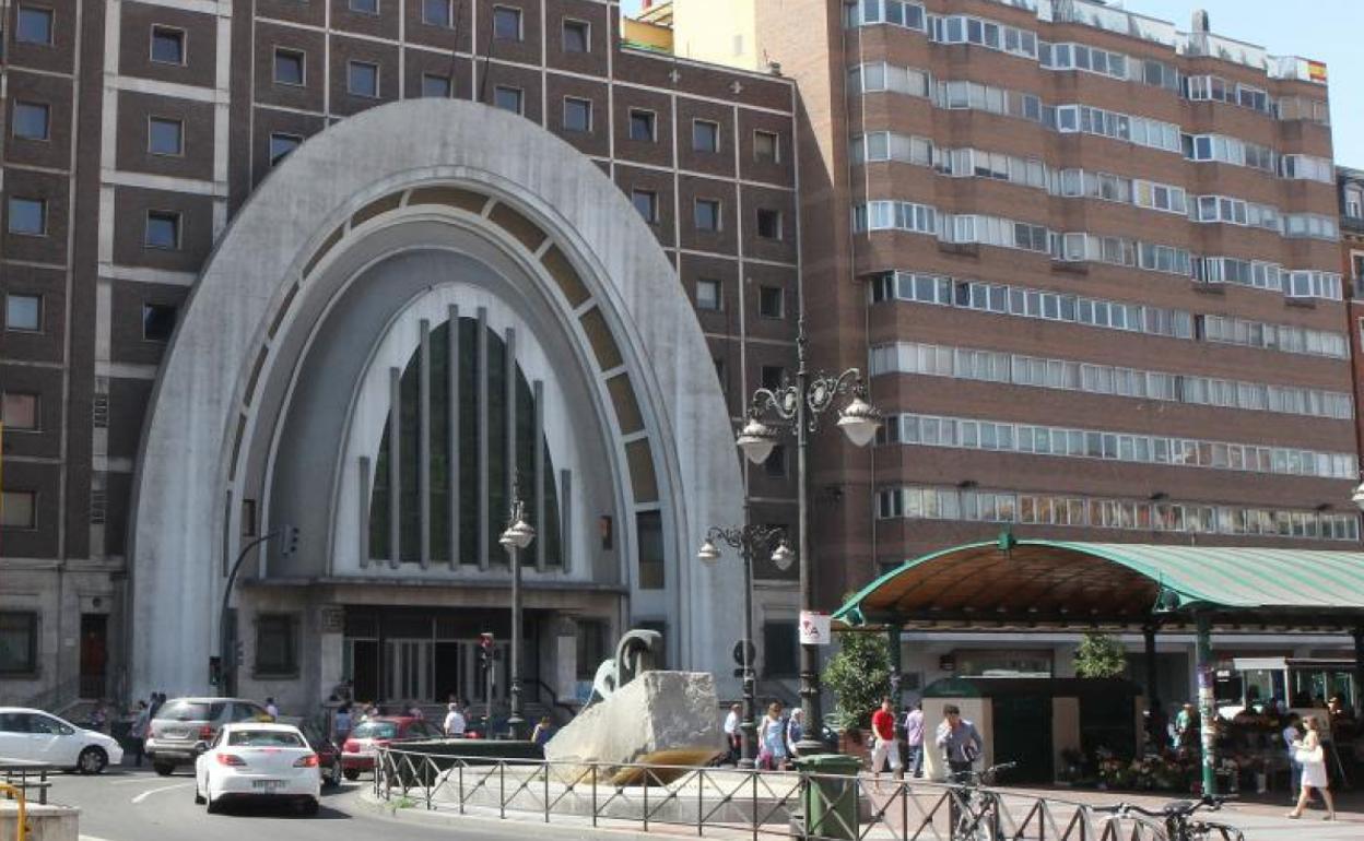 Iglesia de Nuestra Señora Reina de la Paz, en la plaza de España.