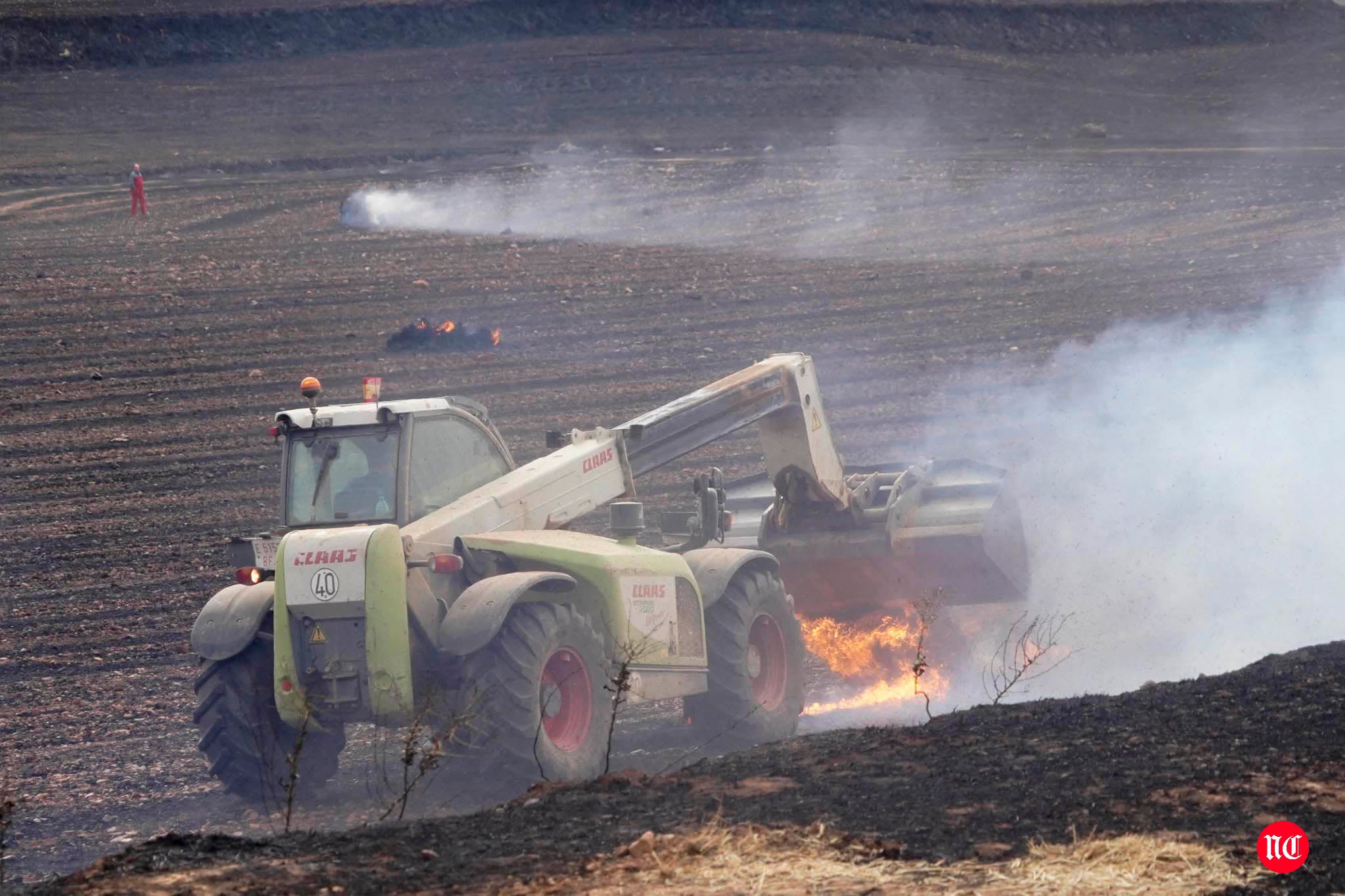 Labores de extinción del incendio. 