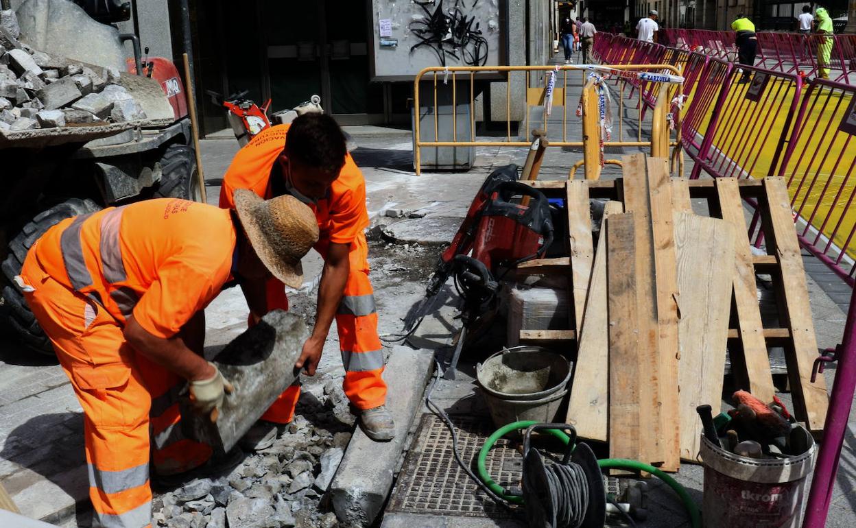 Obras en la calle Menéndez Pelayo de Valladolid.