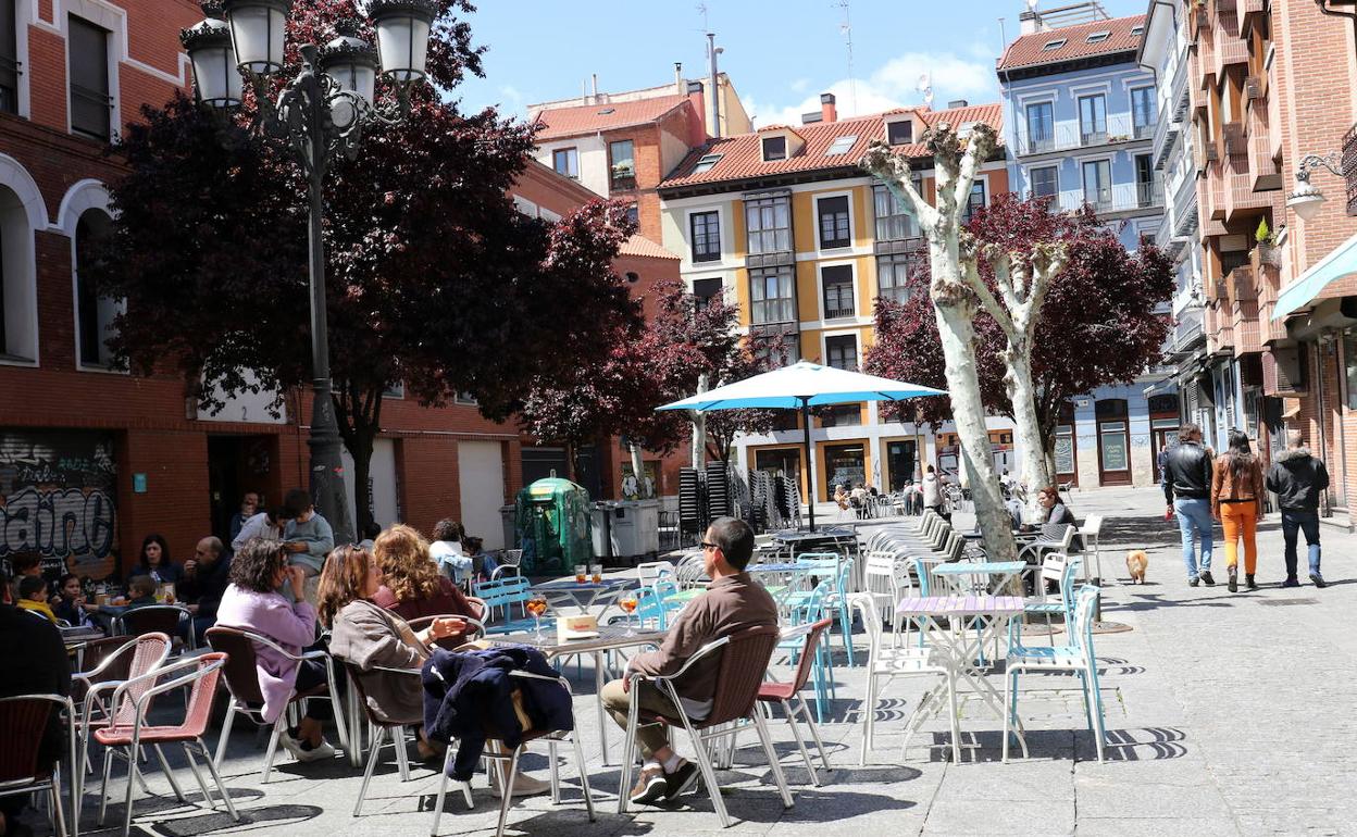 Terrazas en la plaza de Cantarranas en Valladolid. 