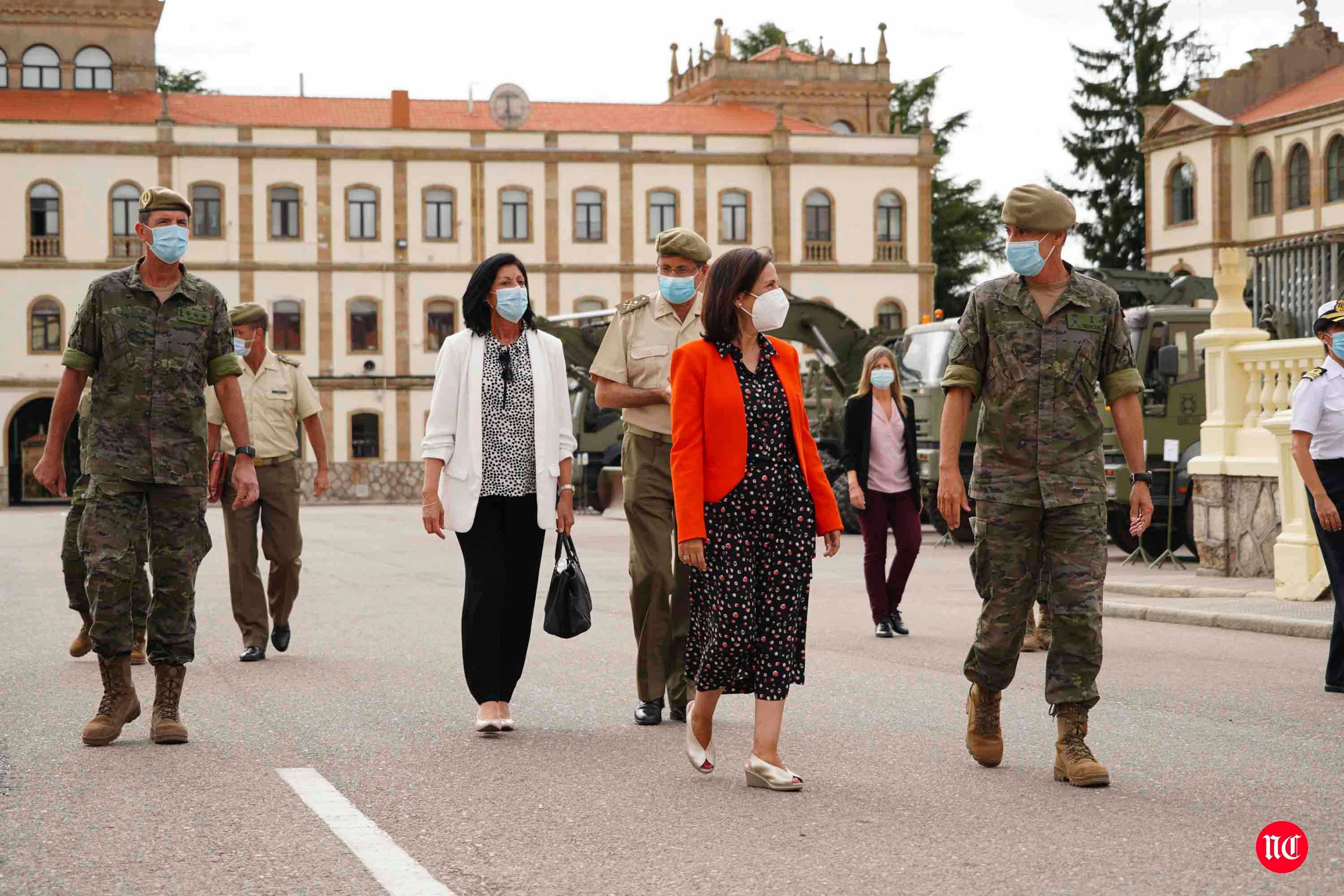 Visita de la ministra al cuartel de Arroquia en Salamanca. 