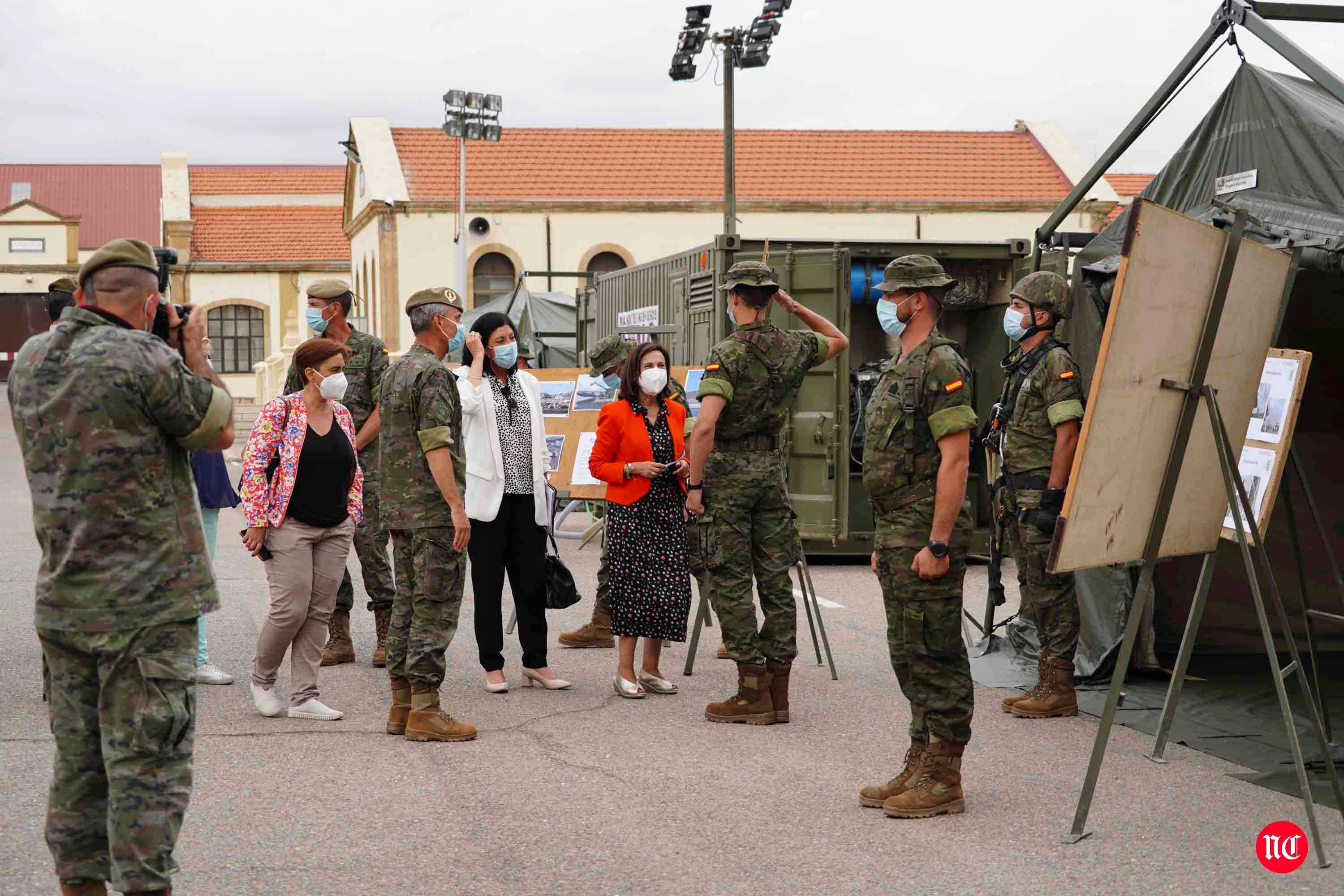 Visita de la ministra al cuartel de Arroquia en Salamanca. 