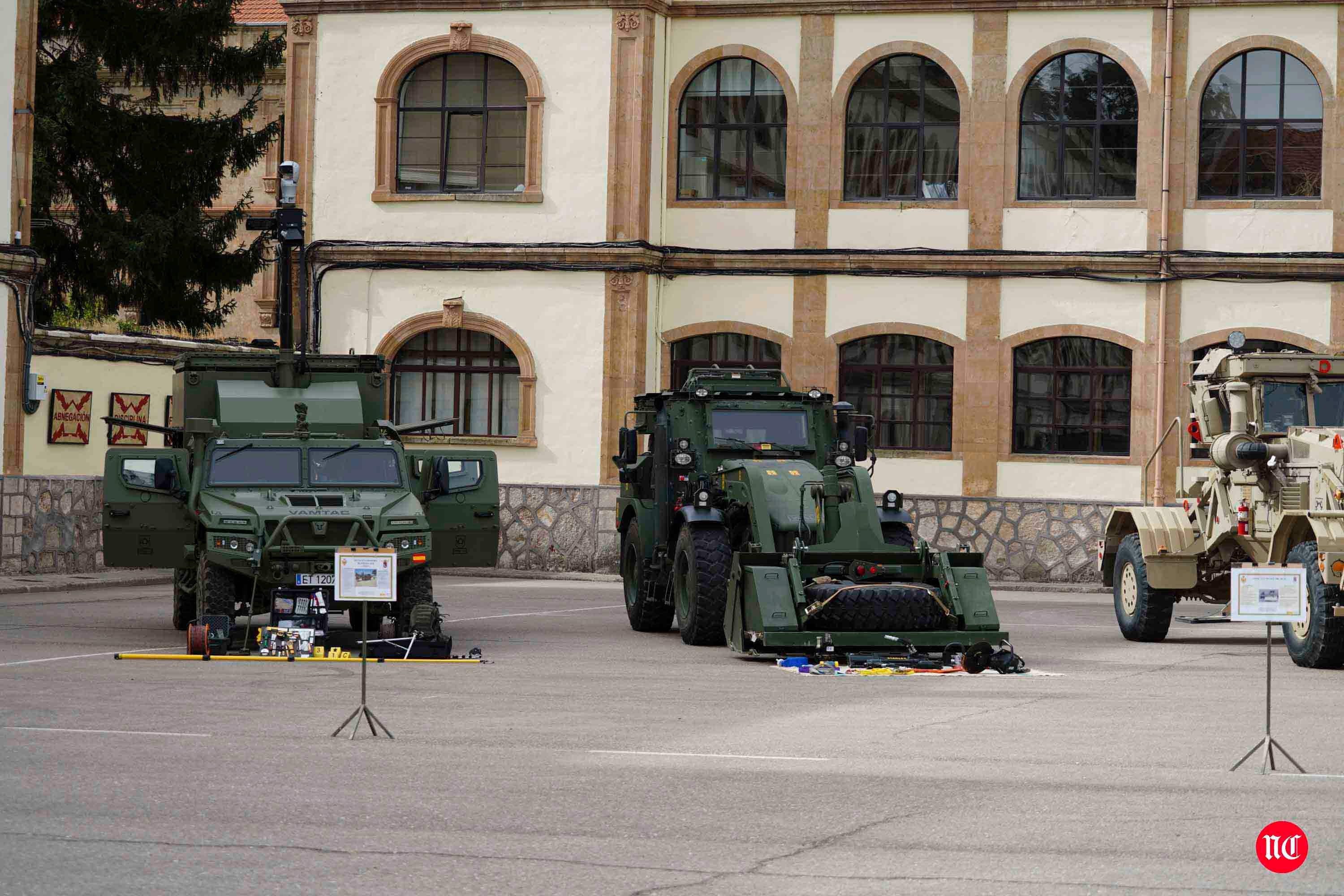 Visita de la ministra al cuartel de Arroquia en Salamanca. 