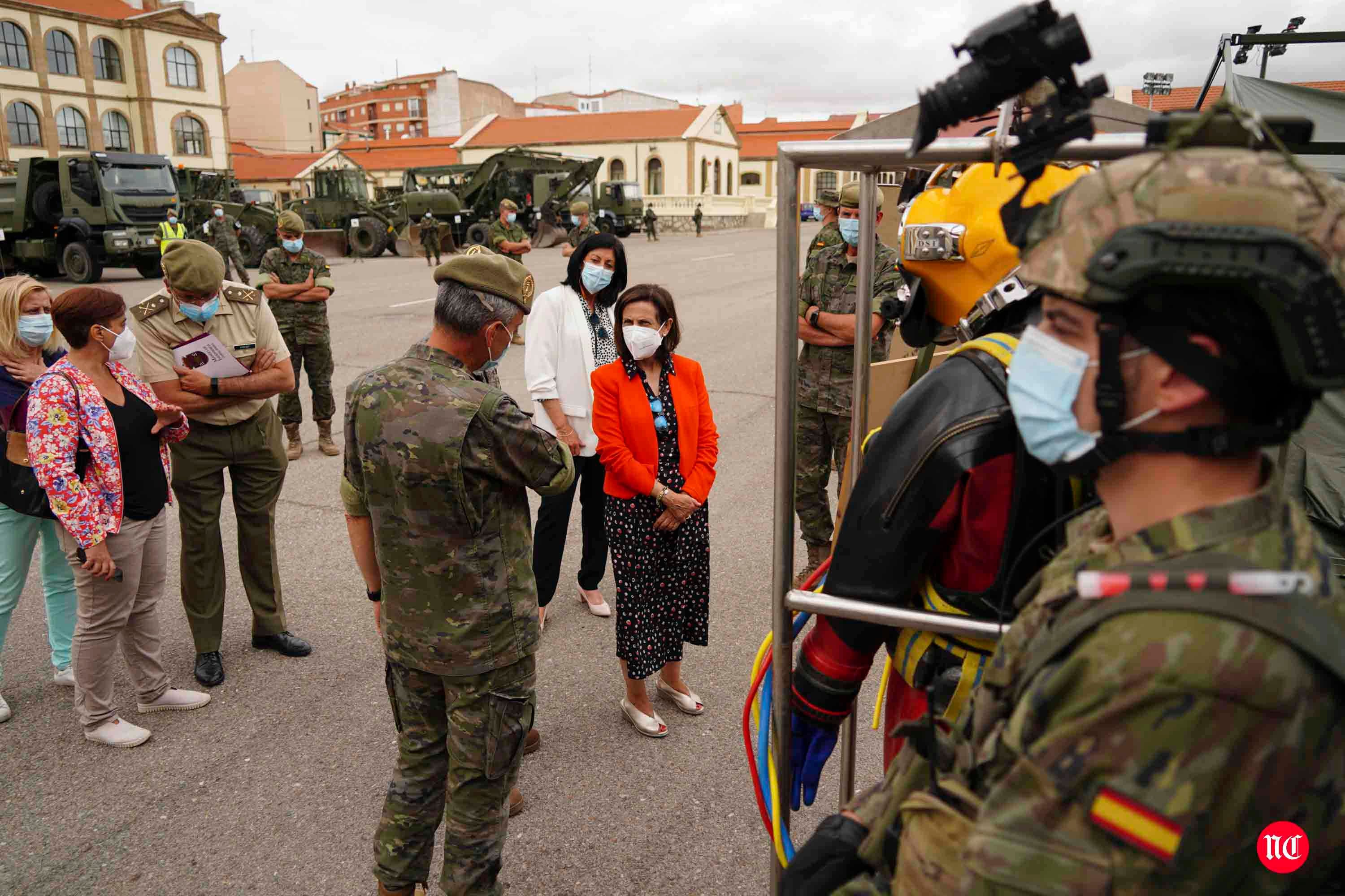 Visita de la ministra al cuartel de Arroquia en Salamanca. 