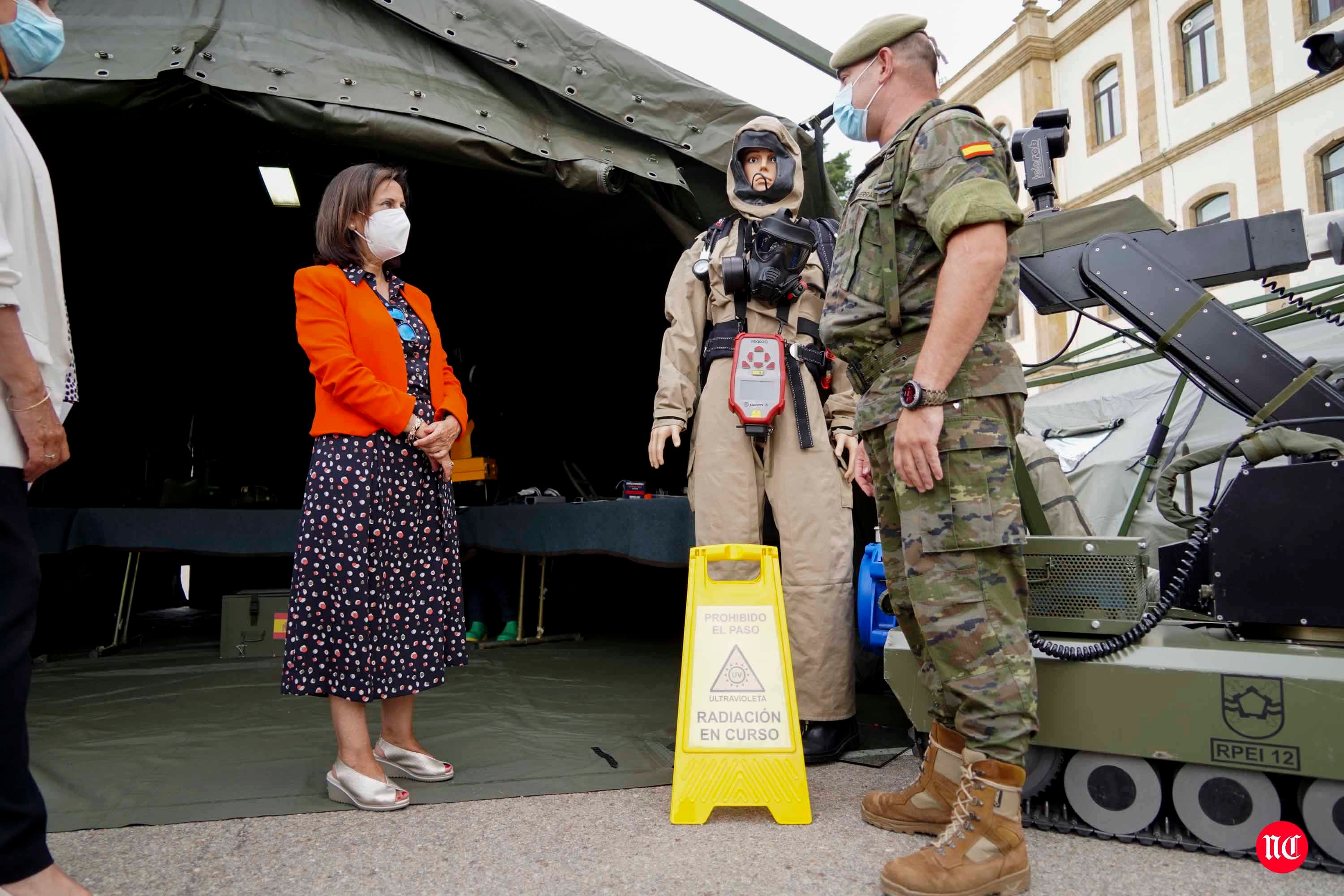 Visita de la ministra al cuartel de Arroquia en Salamanca. 