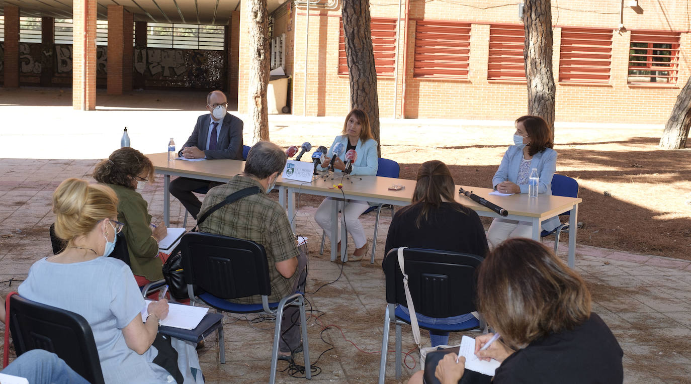 Fotos: La consejera de Educación, Rocío Lucas, visita el colegio Alonso Berruguete de Valladolid