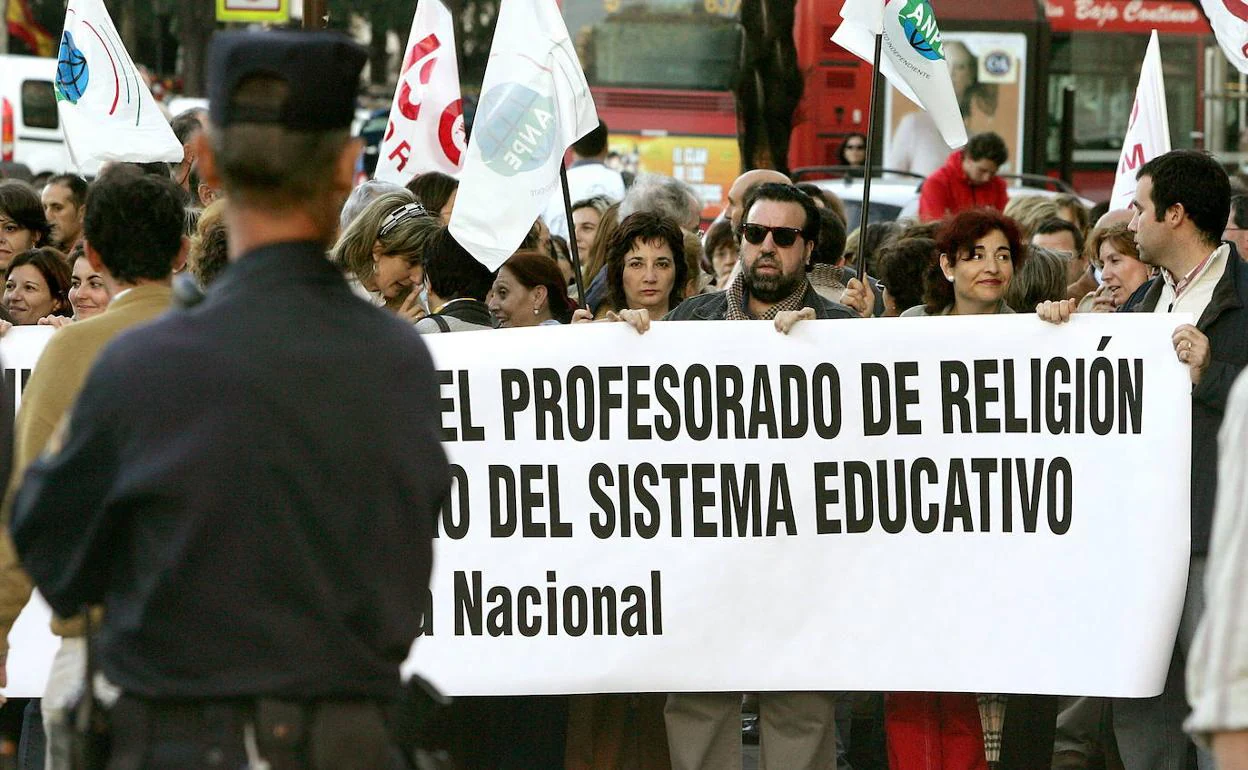 Imagen de archivo de una protesta de profesores de Religión en Madrid. l