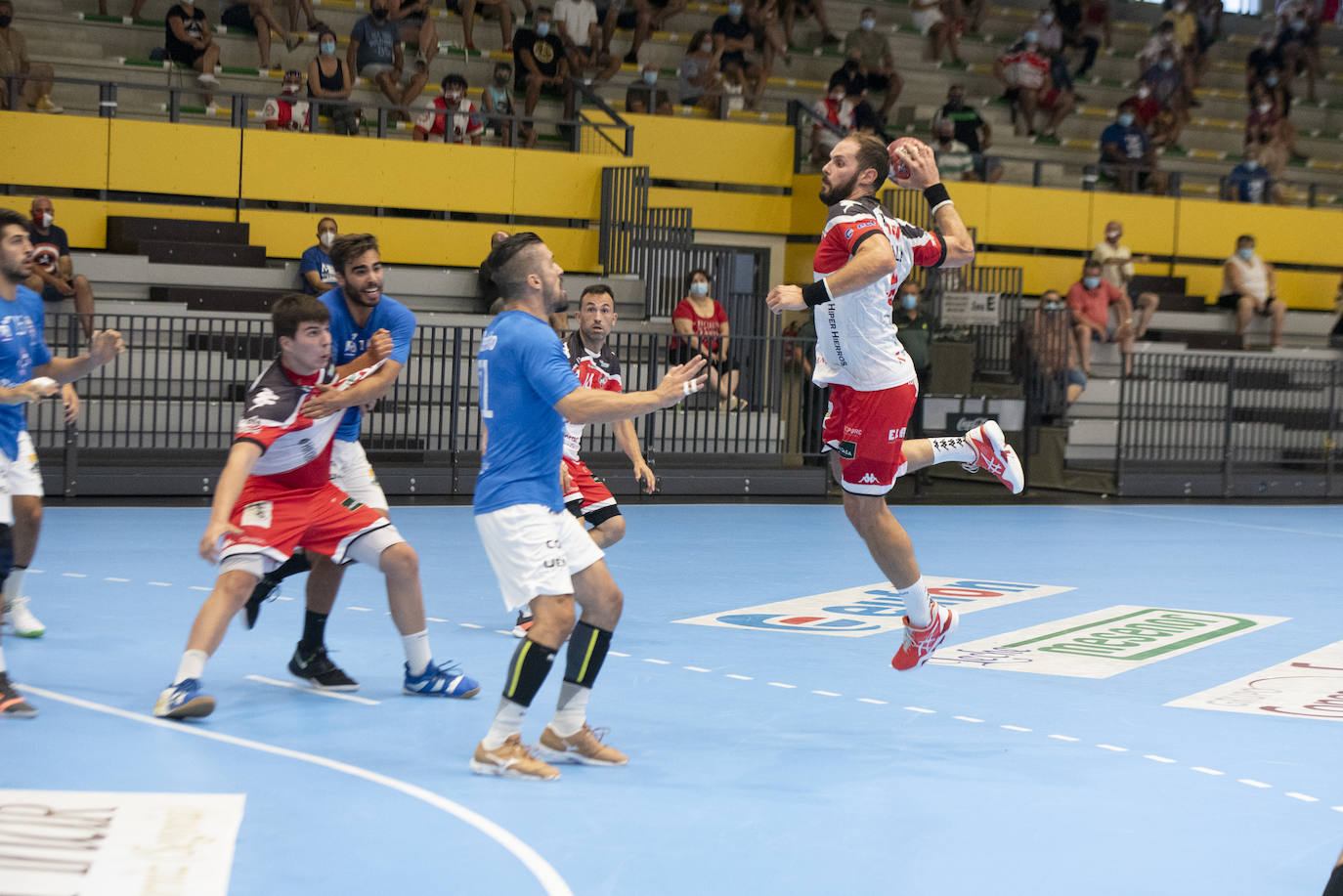 Un duelo intenso y vertiginoso en el pabellón navero. 