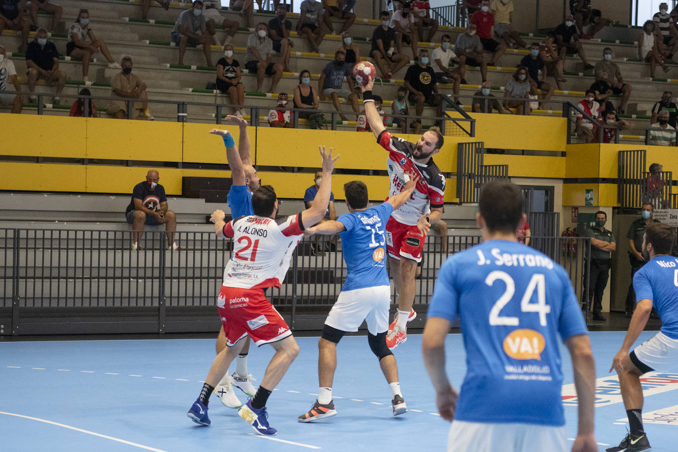 Un duelo intenso y vertiginoso en el pabellón navero. 