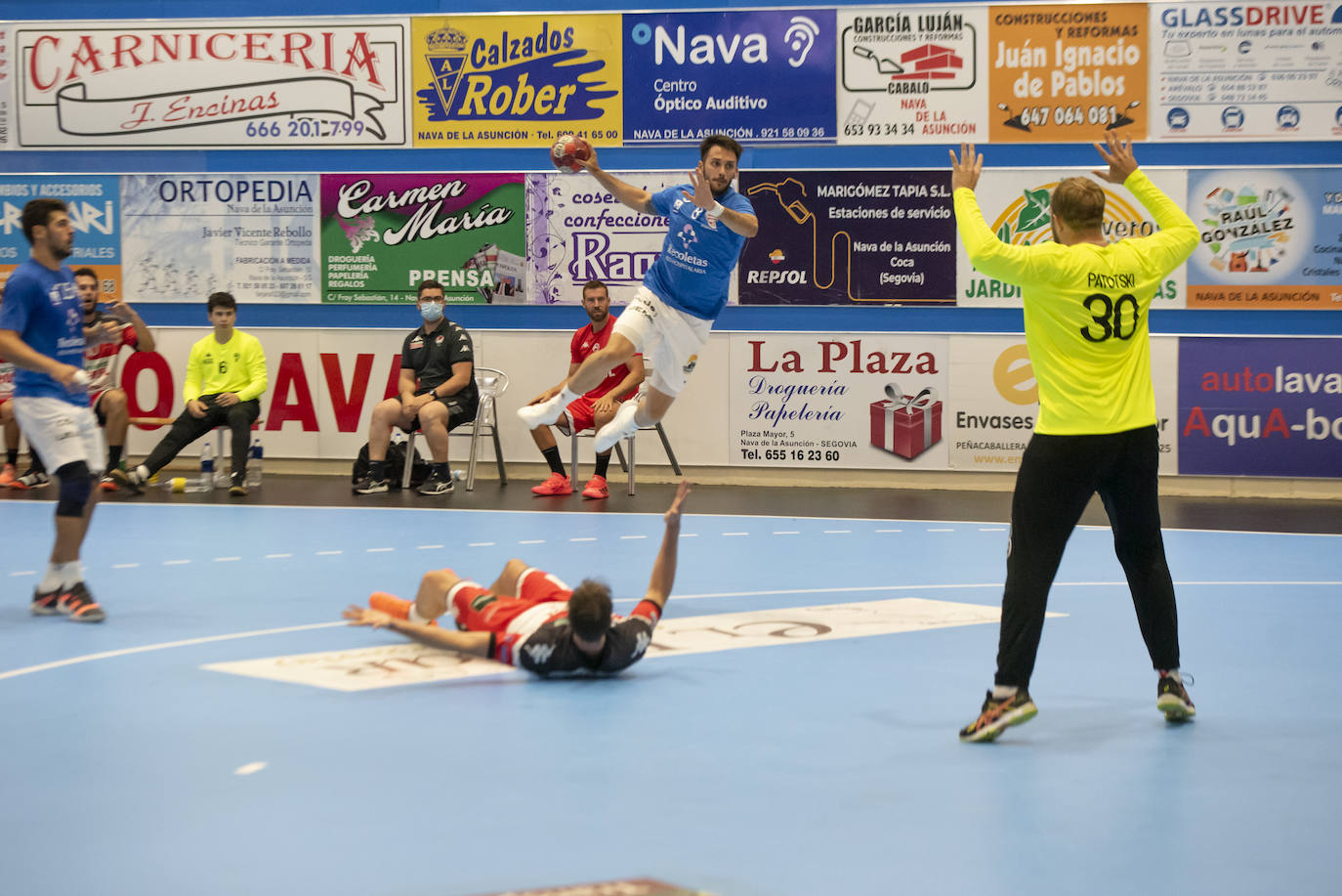 Un duelo intenso y vertiginoso en el pabellón navero. 