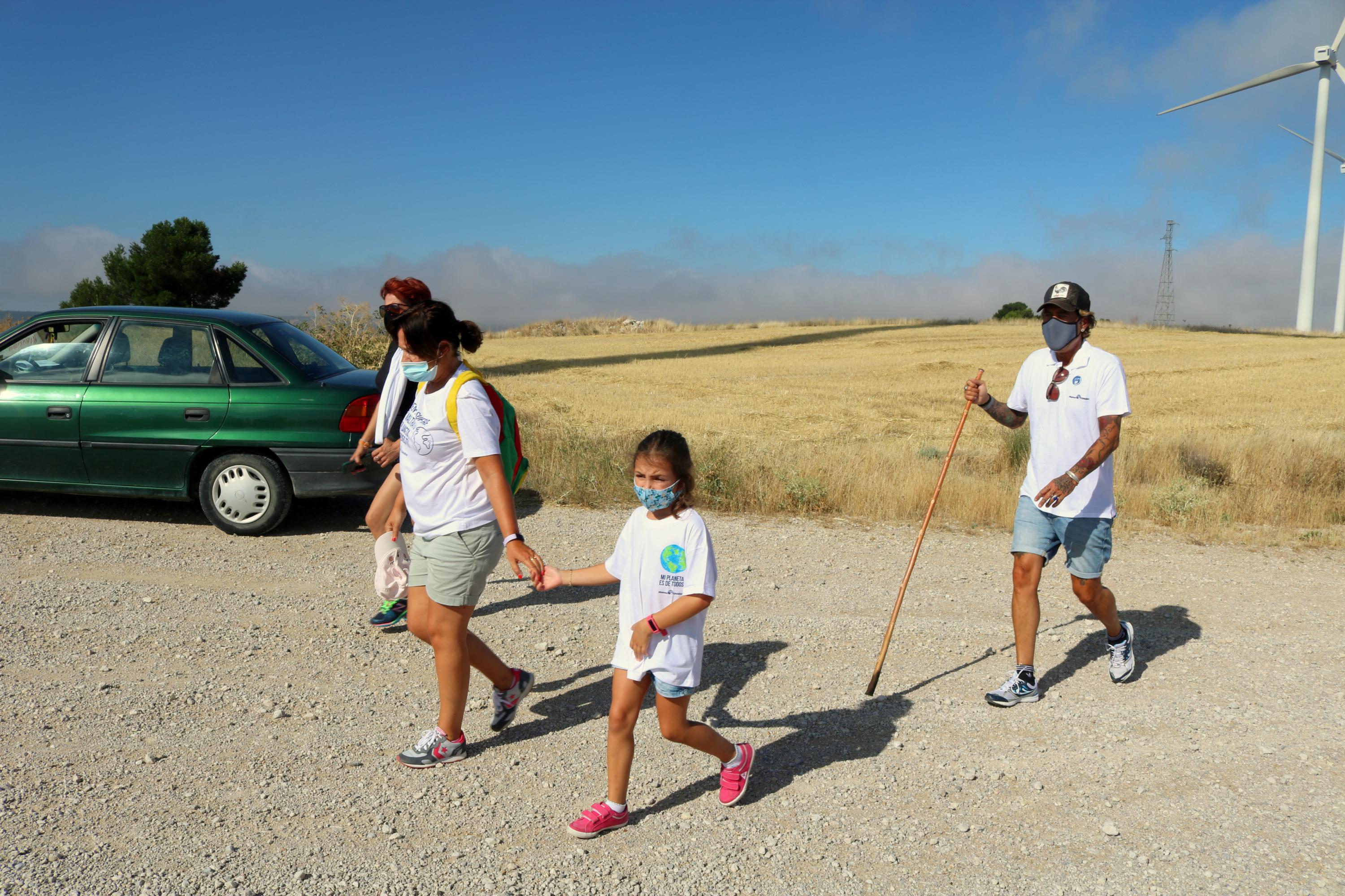 Niños y mayores caminaron por el Cerrato para colaborar con un proyecto de desarrollo sanitario en la India