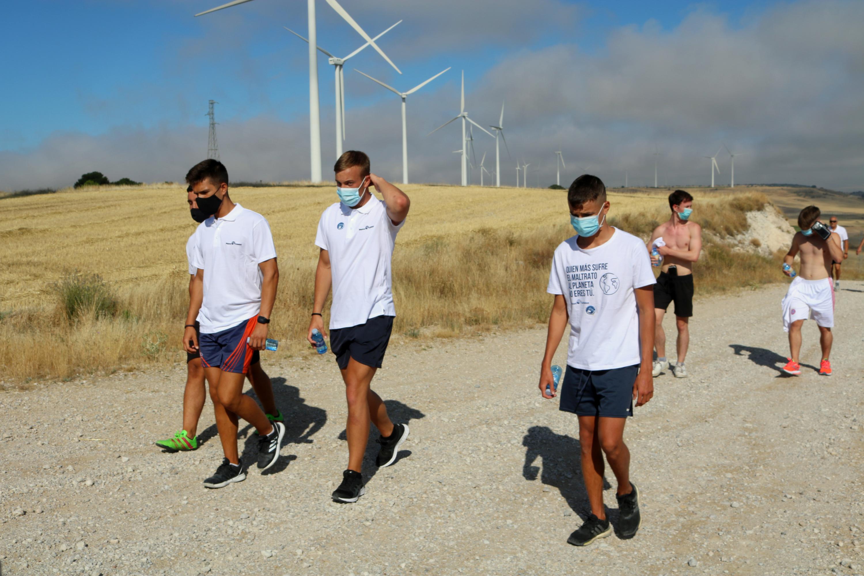 Niños y mayores caminaron por el Cerrato para colaborar con un proyecto de desarrollo sanitario en la India