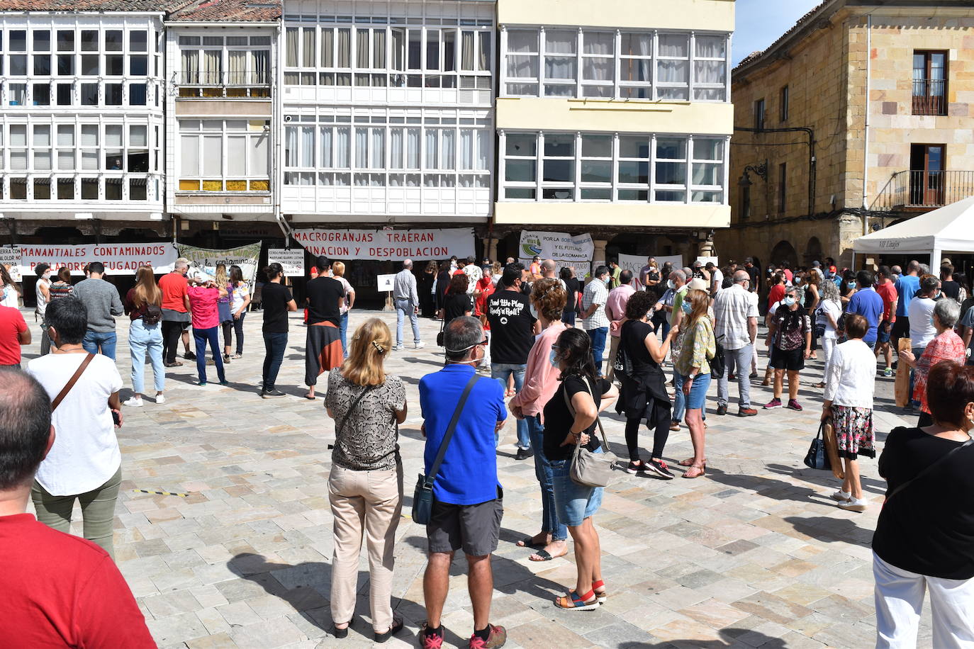 Protesta contra las macrogranjas en Aguilar.