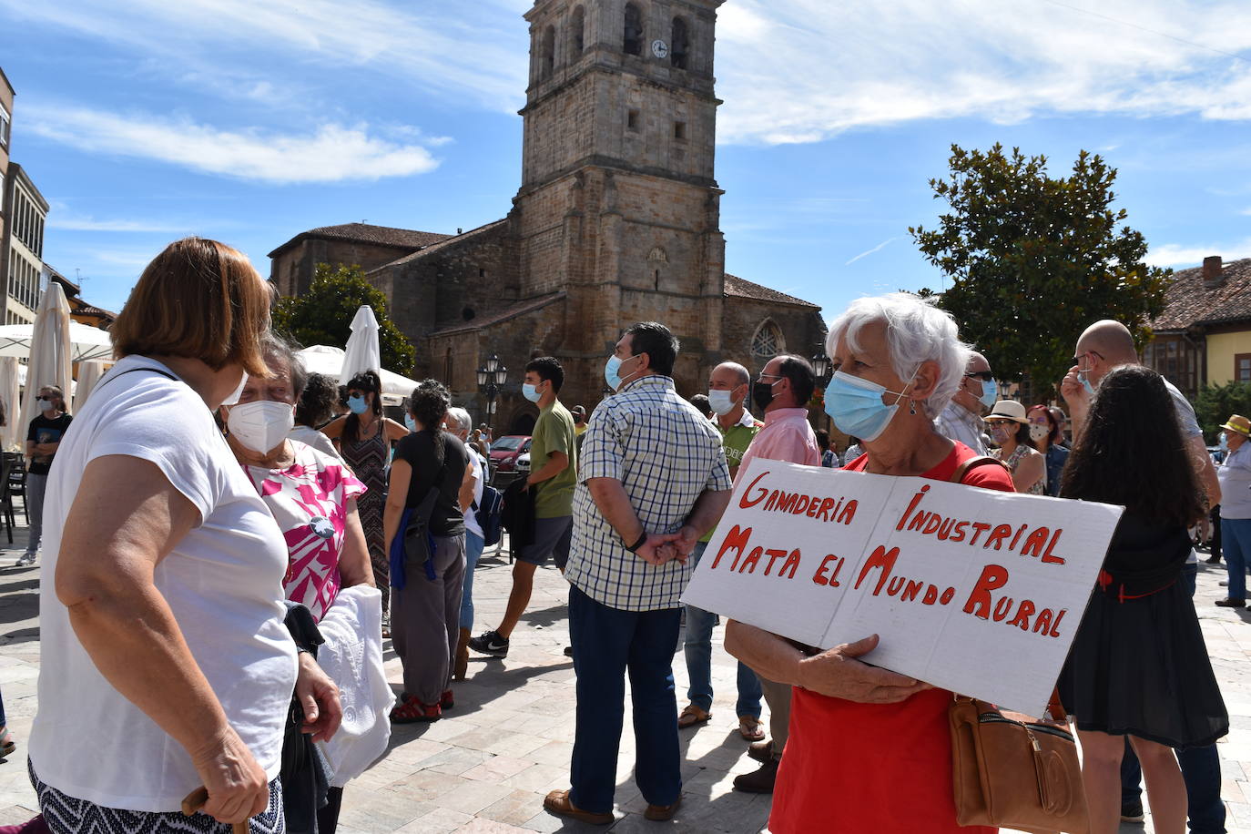 Protesta contra las macrogranjas en Aguilar.