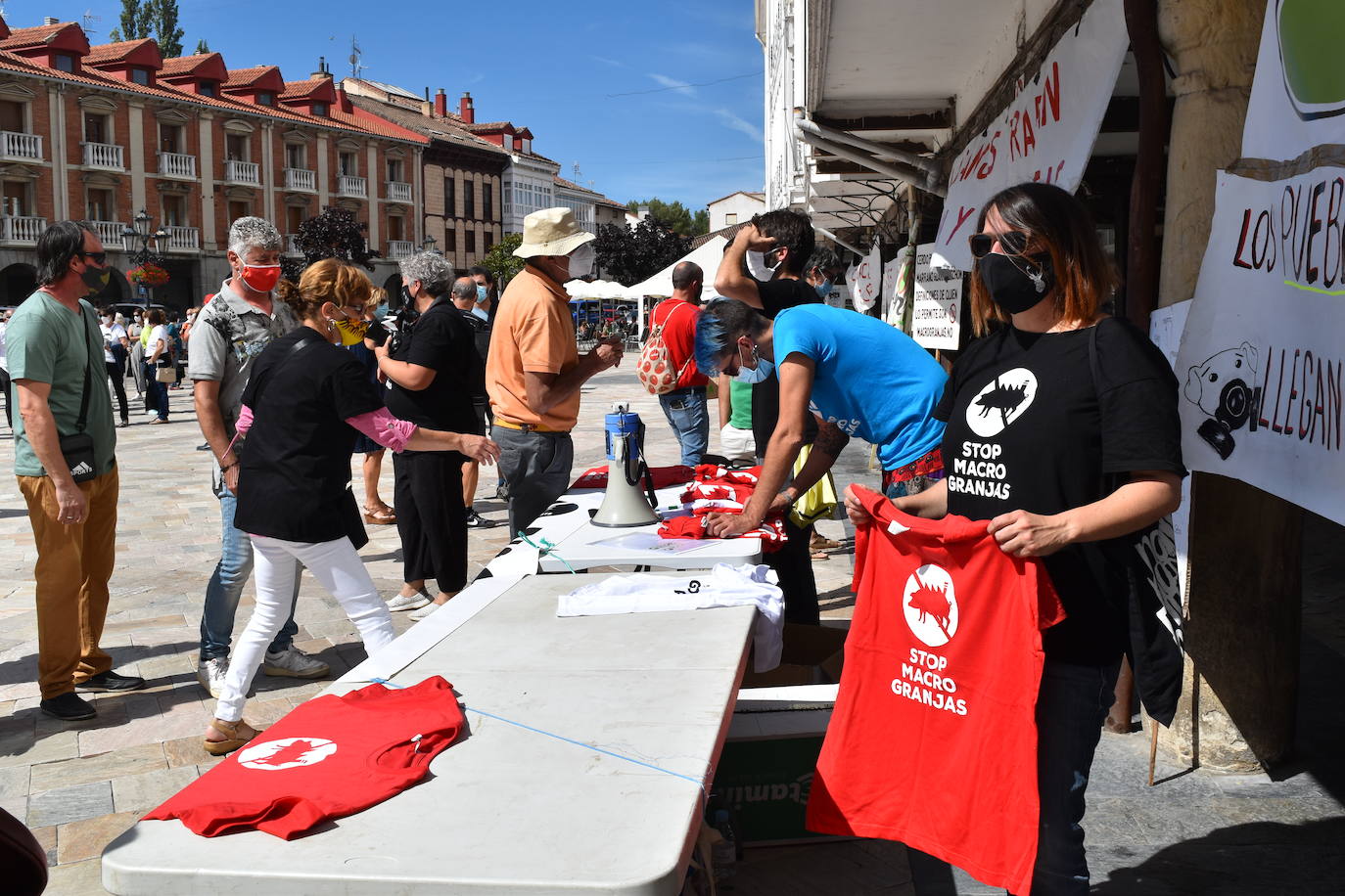 Protesta contra las macrogranjas en Aguilar.