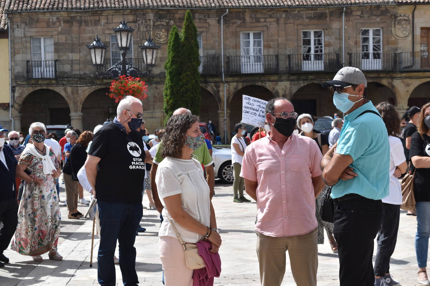 Protesta contra las macrogranjas en Aguilar.