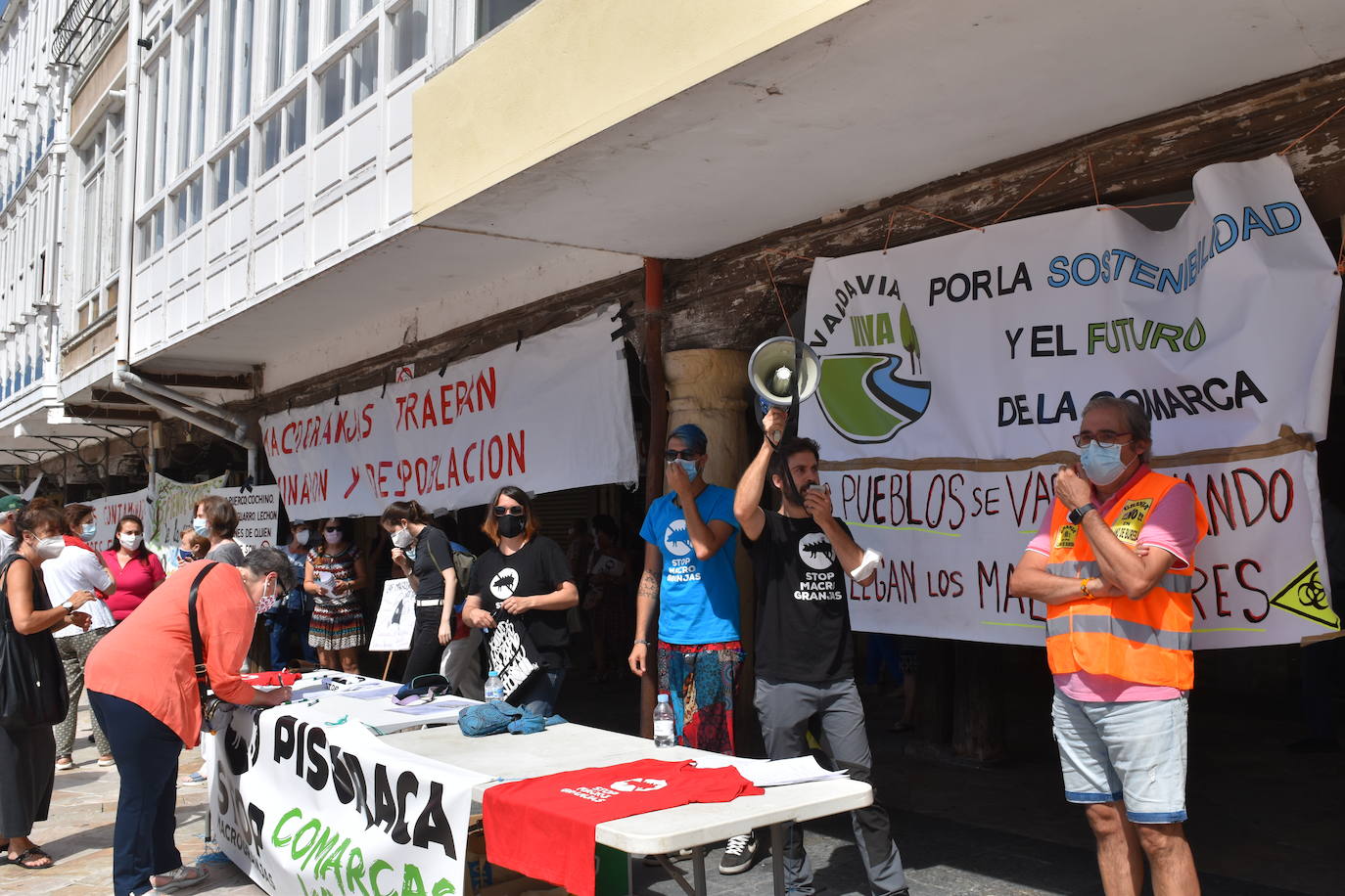 Protesta contra las macrogranjas en Aguilar.