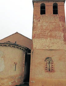 Imagen secundaria 2 - Arriba y debajo a la derecha la ermita de Nuestra Señora de las Vegas y a su izquierda, restos de la iglesia de los Santos Justo y Pastor. 