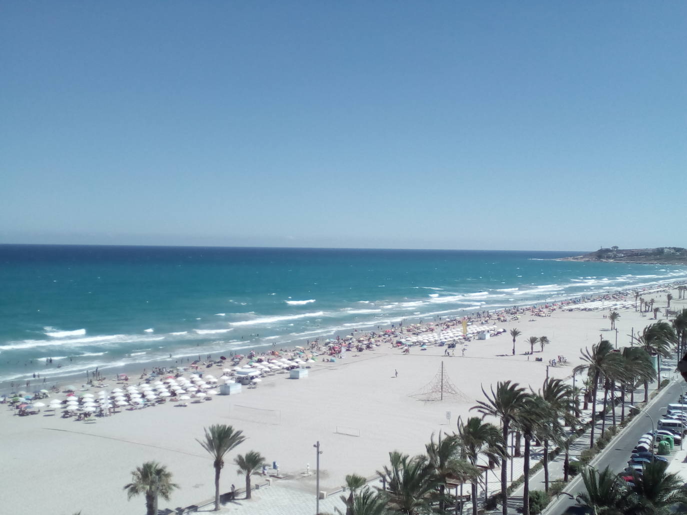 Por último, la playa de San Juan, en Alicante, tiene una orilla que supera los 6 kilómetros de longitud.