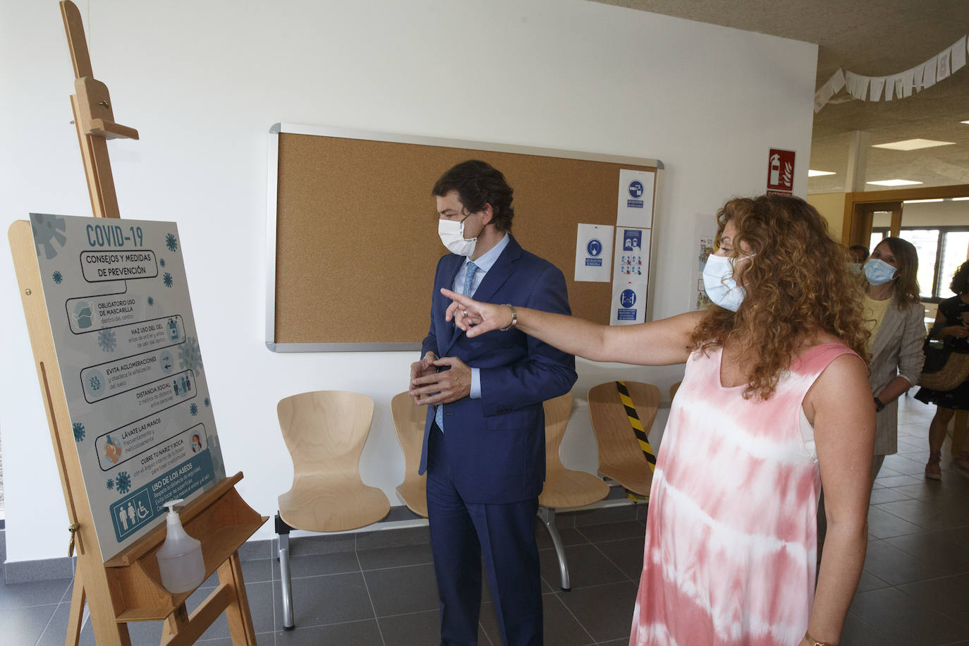 Fotos: Fernández Mañueco visita el IESO de Arroyo de la Encomienda (Valladolid)