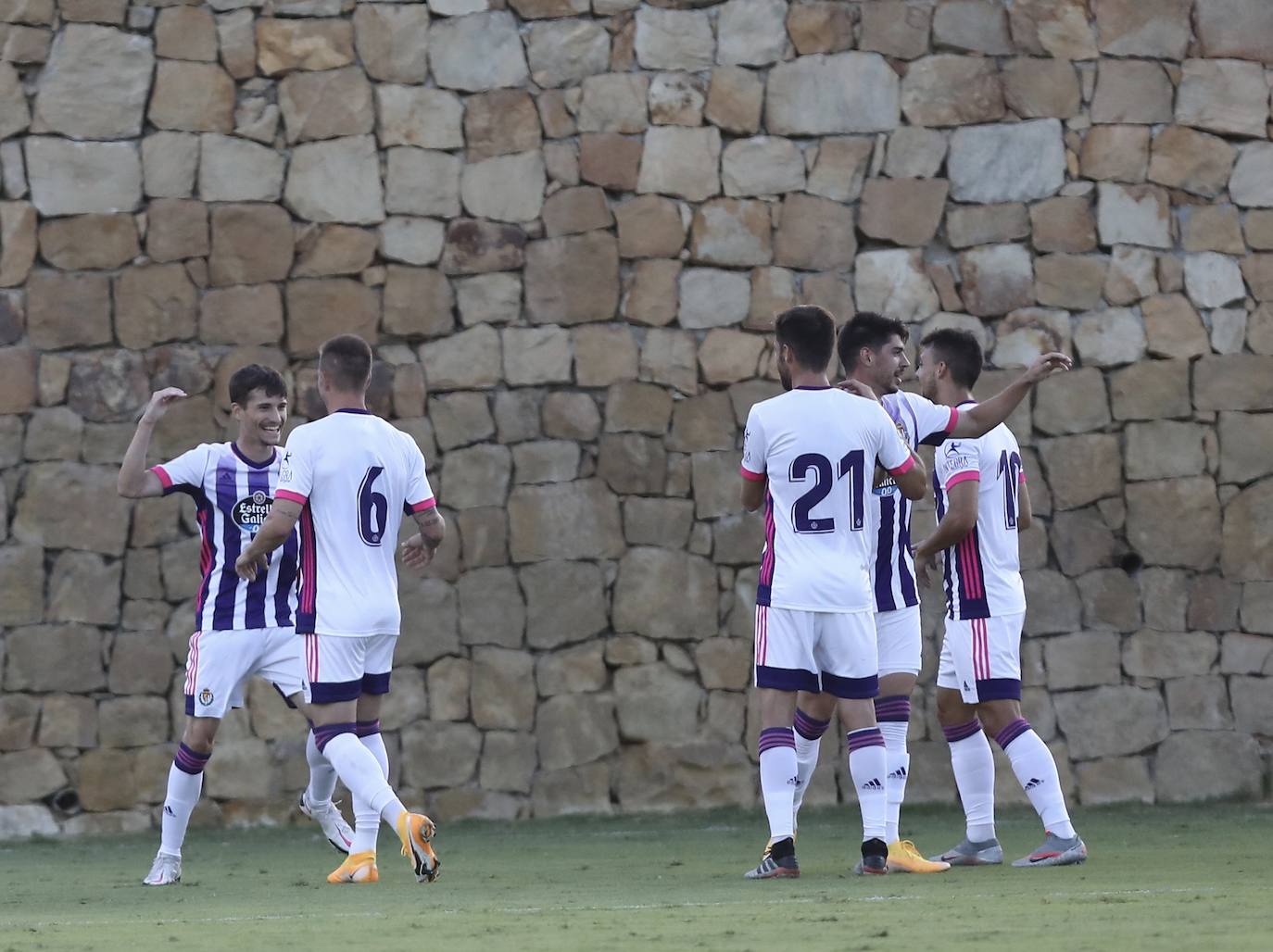 El Real Valladolid ha goleado esta tarde al Granada en el segundo partido amistoso de la pretemporada. 