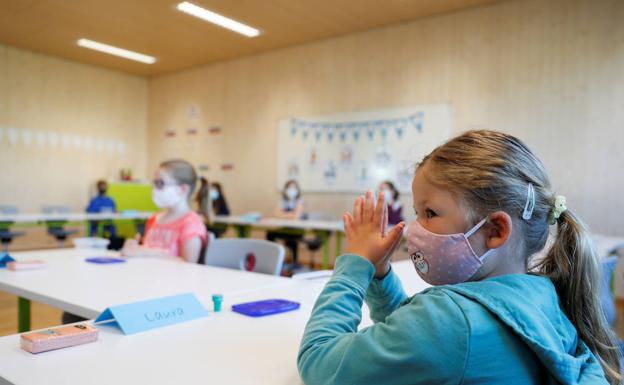 «Hay menor riesgo para un niño en el colegio que en una terraza con sus padres»