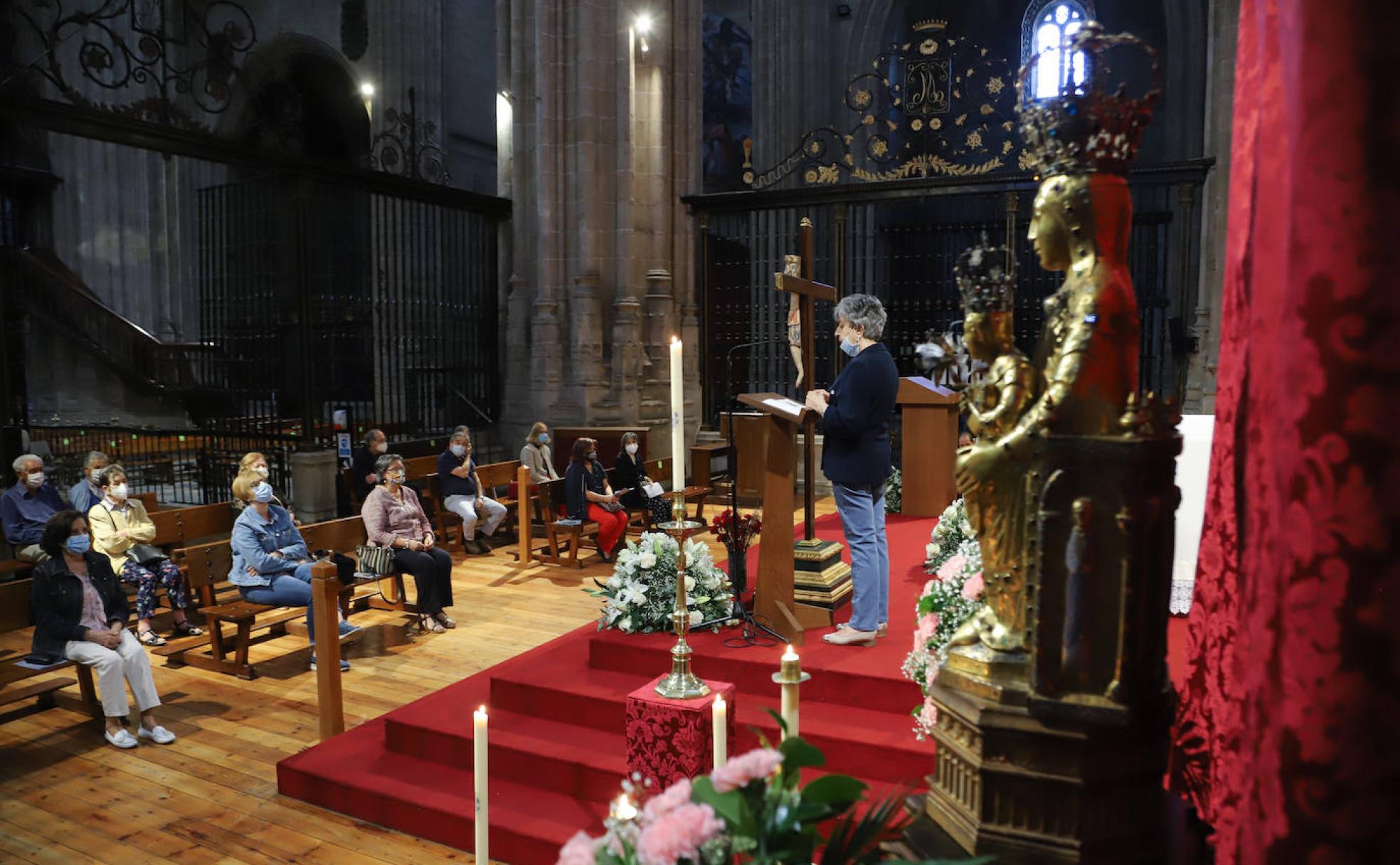 t La novena a la Virgen de la Vega comenzó ayer en la Catedral Nueva y se prolongará hasta el día 8, festividad de la patrona, en el que tendrá lugar una misa pontifical presidida por el obispo de Salamanca. 