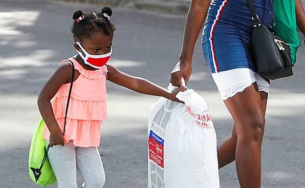 La OMS recomienda a los países europeos facilitar clases 'on line' y garantizar el uso de mascarillas en colegios