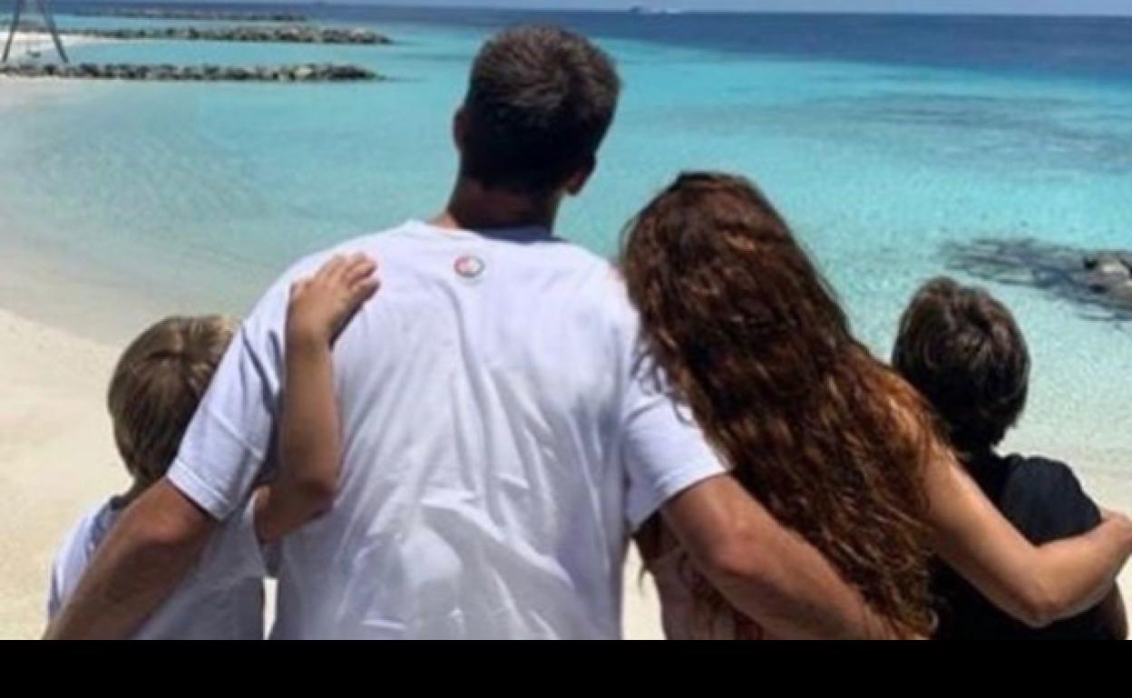 Piqué, Shakira y sus dos hijos, en Las Maldivas. 