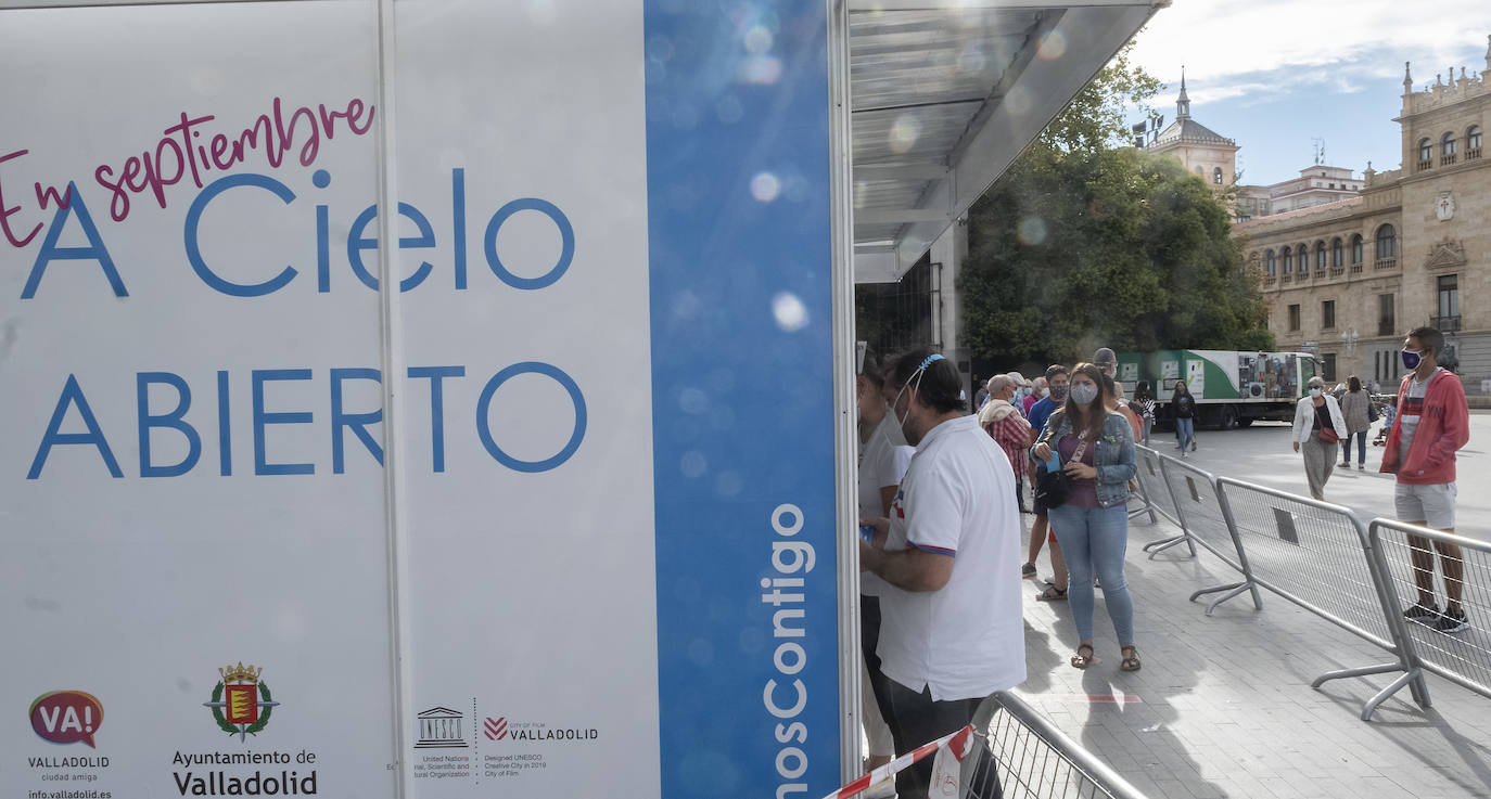 Fotos: Colas para conseguir entradas gratis de &#039;A cielo abierto&#039;