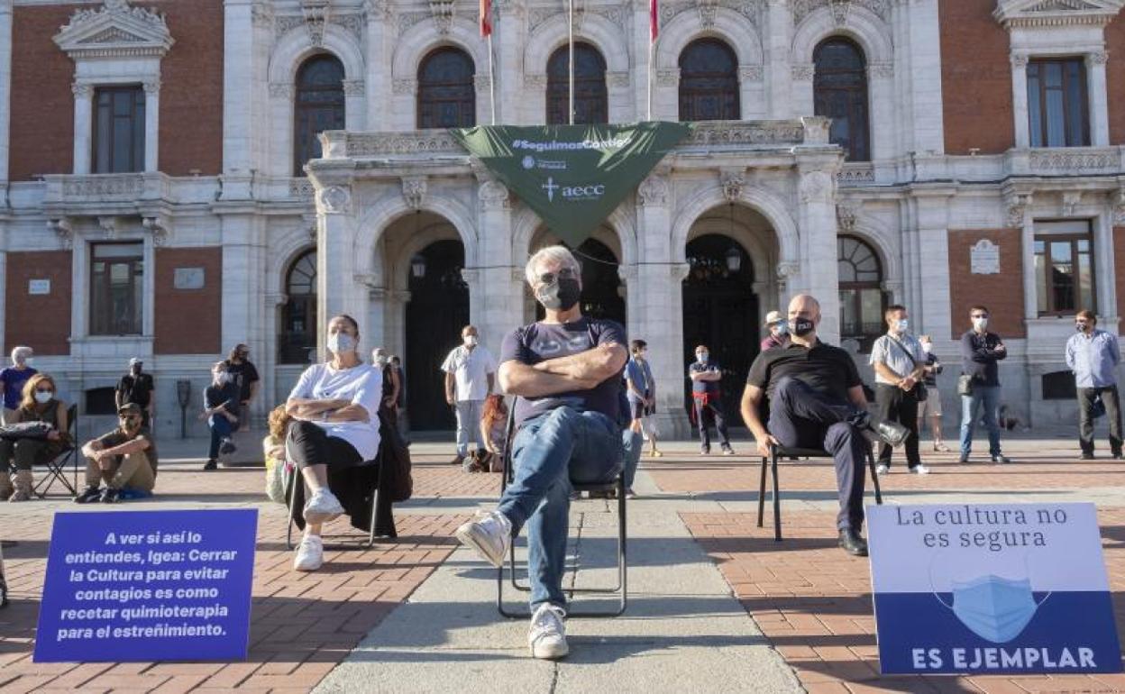 Sentada de los profesionales en la Plaza Mayor. 
