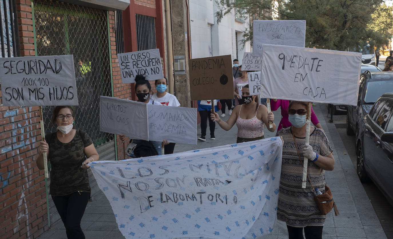 Manifestación para pedir mayor protección a los niños en la vuelta al colegio.