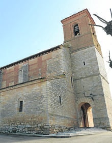 Imagen secundaria 2 - Arriba, sepultura de Chindasvinto y Reciberga, en una capilla de la iglesia; debajo, capitel mozárabe e iglesia de San Román. 