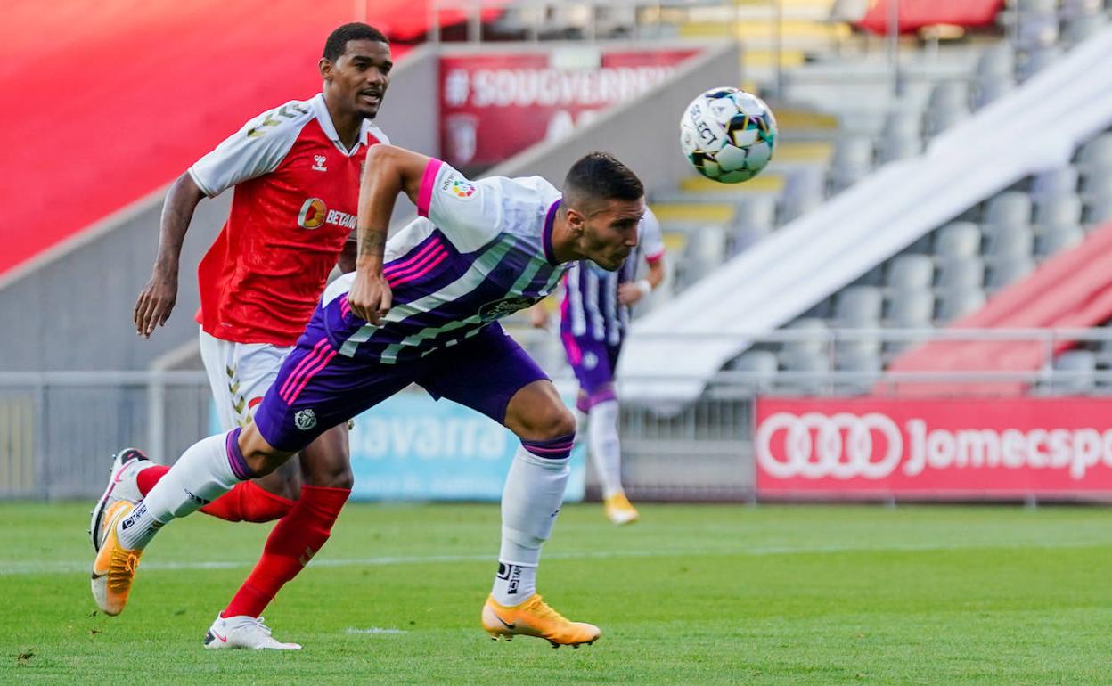 Guardiola remata de cabeza en la primera ocasión del pucela