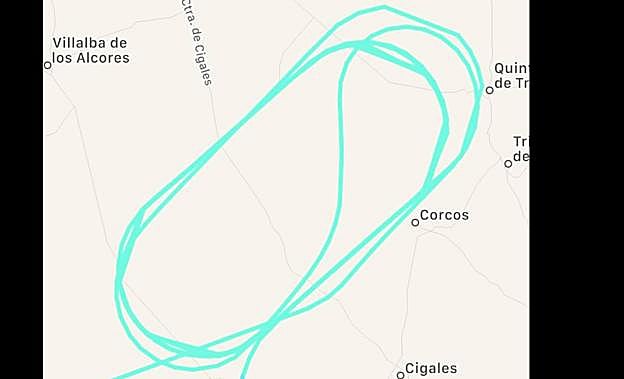 Giros del avión de Air Europa para intentar aterrizar en el aeropuerto de Villanubla en la madrugada de este domingo.