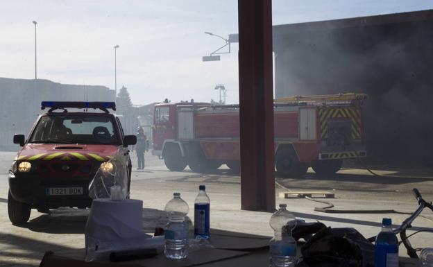 Los trabajadores han vuelto a sus puestos al no haber afectado las llamas al proceso fabril de la cooperativa