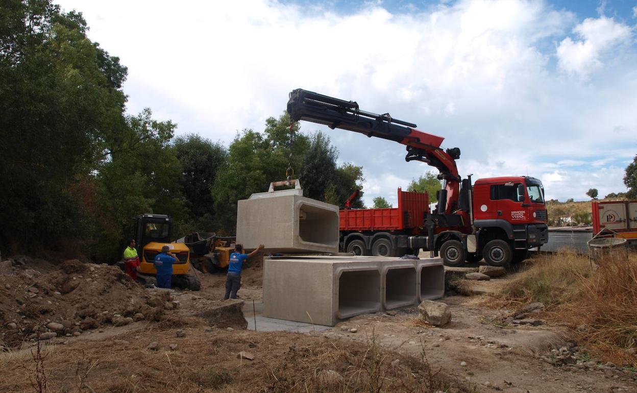 Trabajos de construcción del nuevo puente.