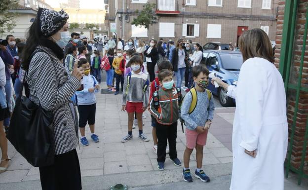 Los colegios reciben a 175.000 niños de Castilla y León tras seis meses sin clase y en plena ola de rebrotes