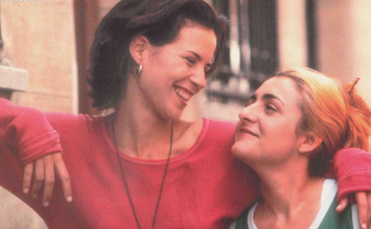 Silke y Candela Peña, en la imagen promocional de 'Hola, ¿estás sola?', de Iciar Bollaín, que cumple 25 años.